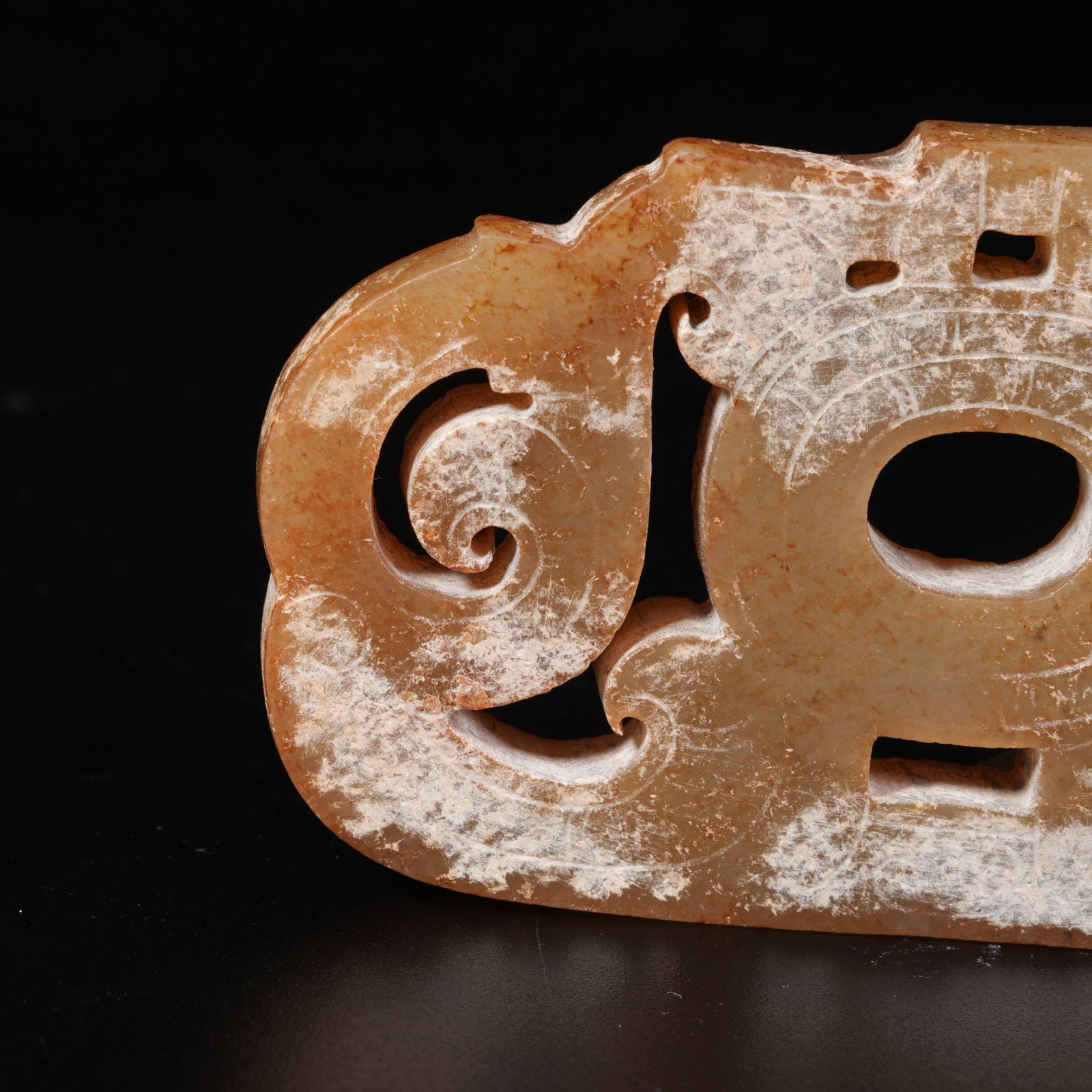 A HETIAN JADE DRAGON PATTERN PENDANT - 2