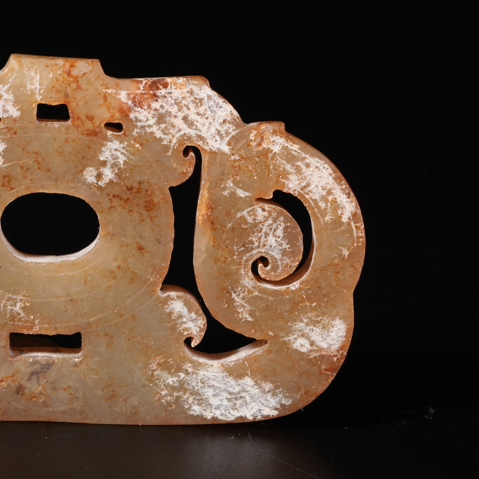 A HETIAN JADE DRAGON PATTERN PENDANT - 8