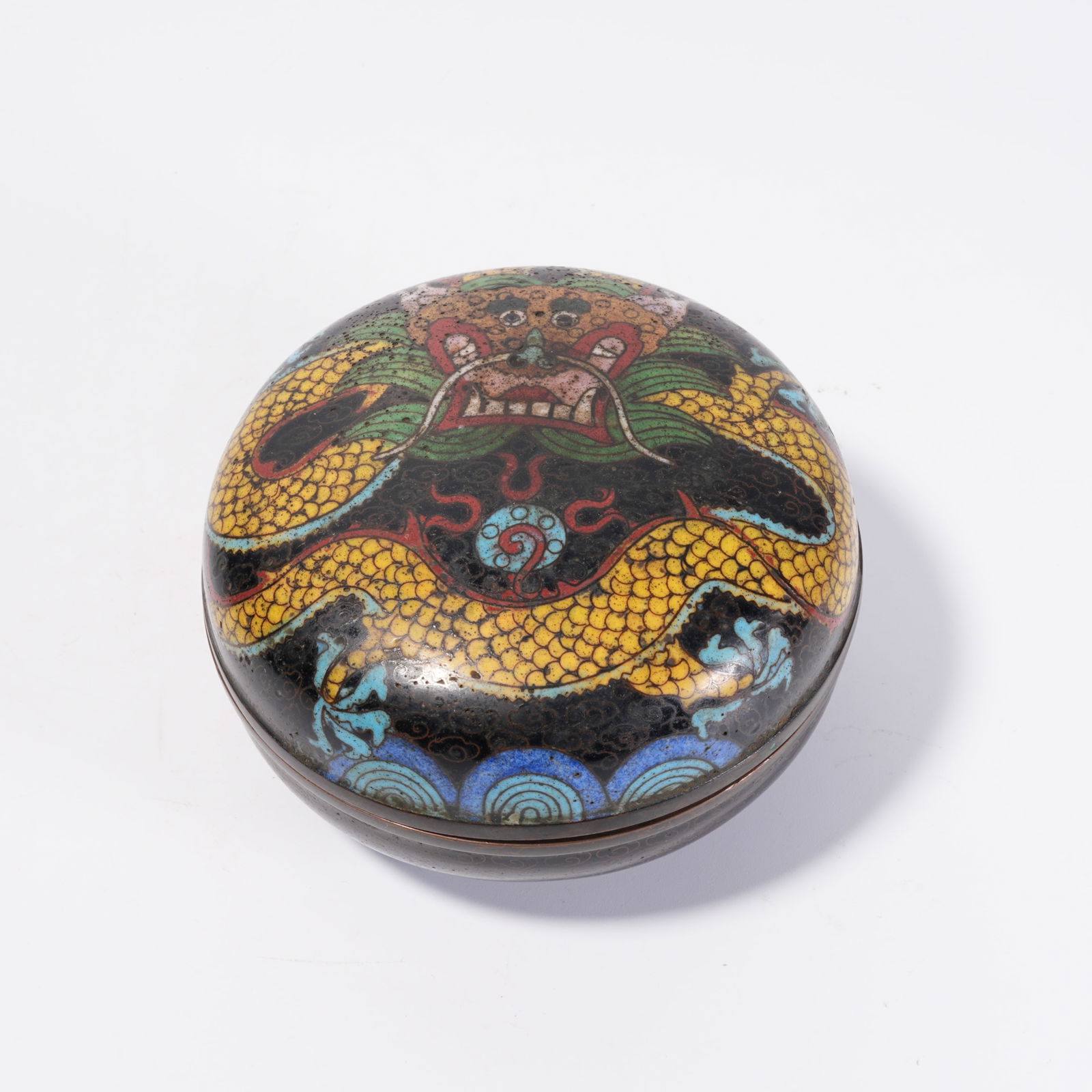 A GILDED CLOISONNÉ BRONZE COVERED BOX WITH DRAGON PATTERN: Gilded Cloisonné Bronze Covered Box with Dragon Pattern