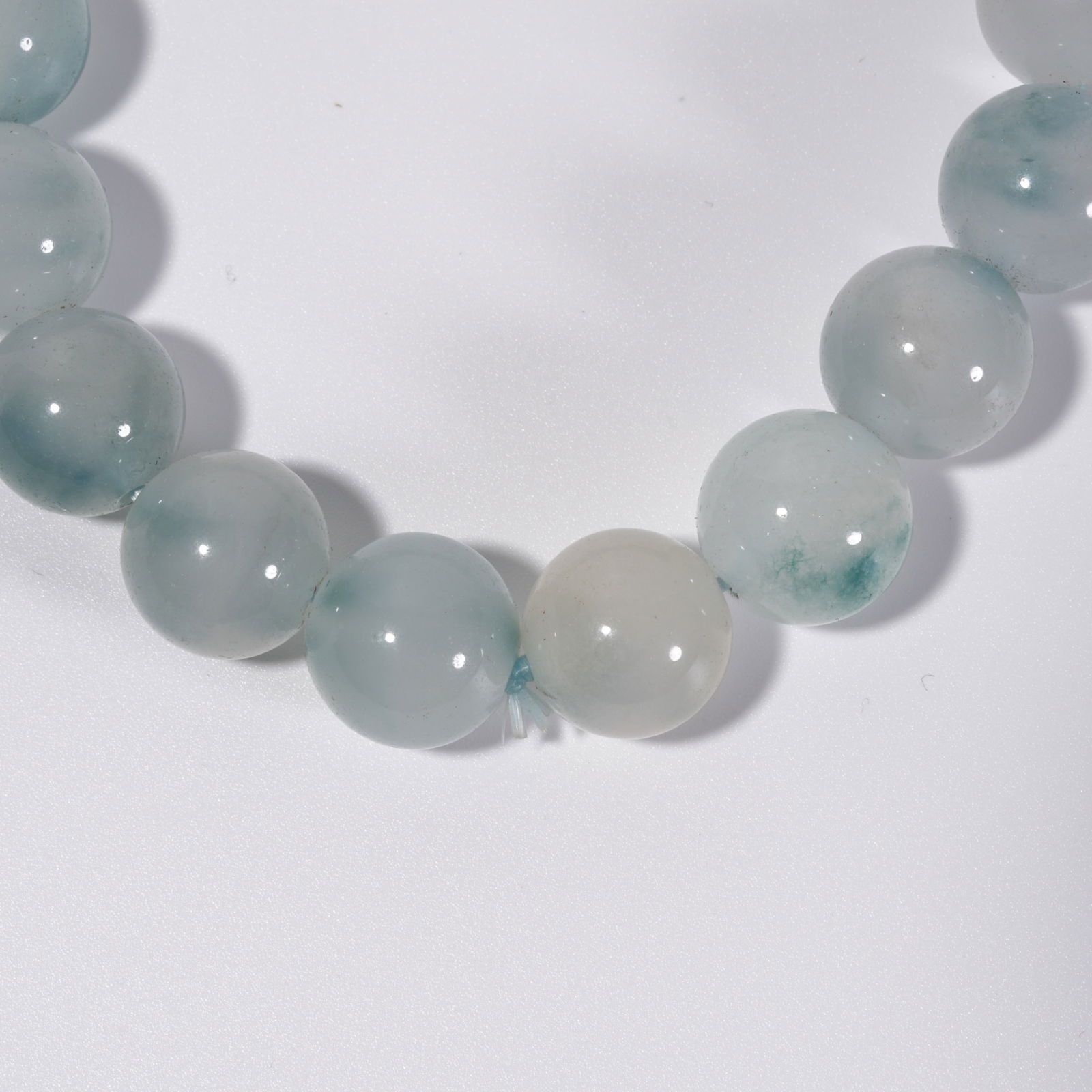 A AGATE BEAD BRACELET - 8