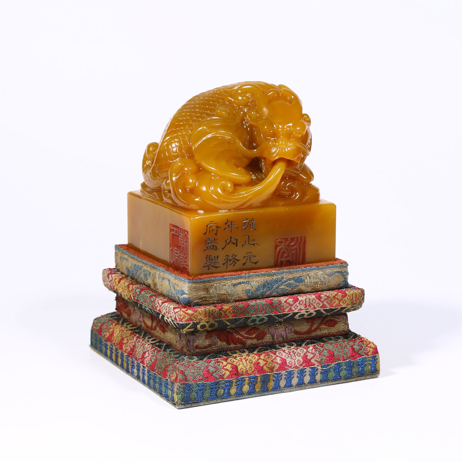 A SHOUSHAN TIANHUANG STONE SEAL WITH FISH TRANSFORMING INTO DRAGON KNOB: Shoushan Tianhuang stone seal with fish transforming into dragon knob