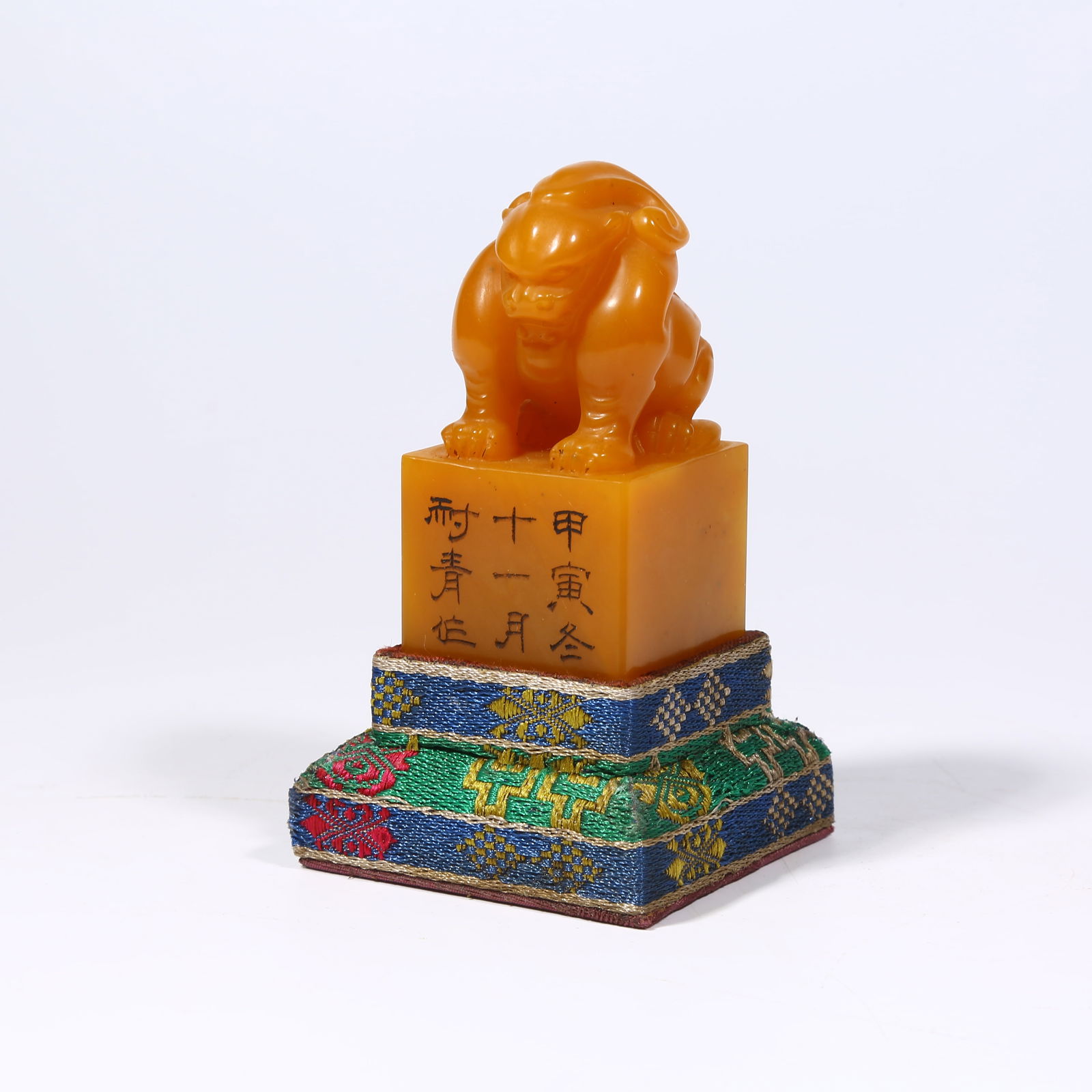 A SHOUSHAN TIANHUANG STONE SEAL WITH BEAST KNOB: Shoushan Tianhuang stone seal with beast knob