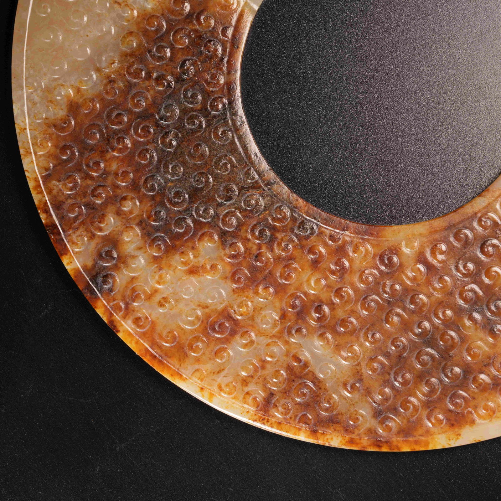 A HOOKED-CLOUD PATTERN BI DISK IN ARCHAIC JADE - 3