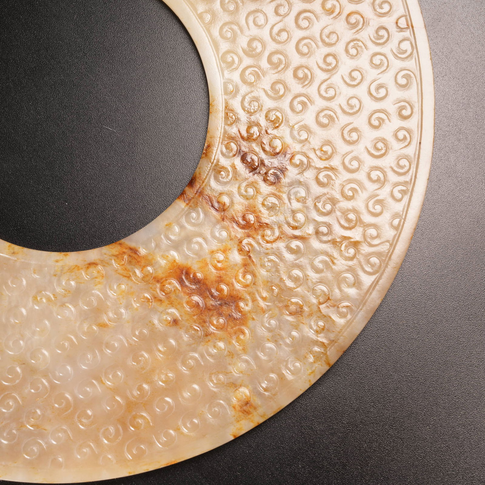 A HOOKED-CLOUD PATTERN BI DISK IN ARCHAIC JADE - 7