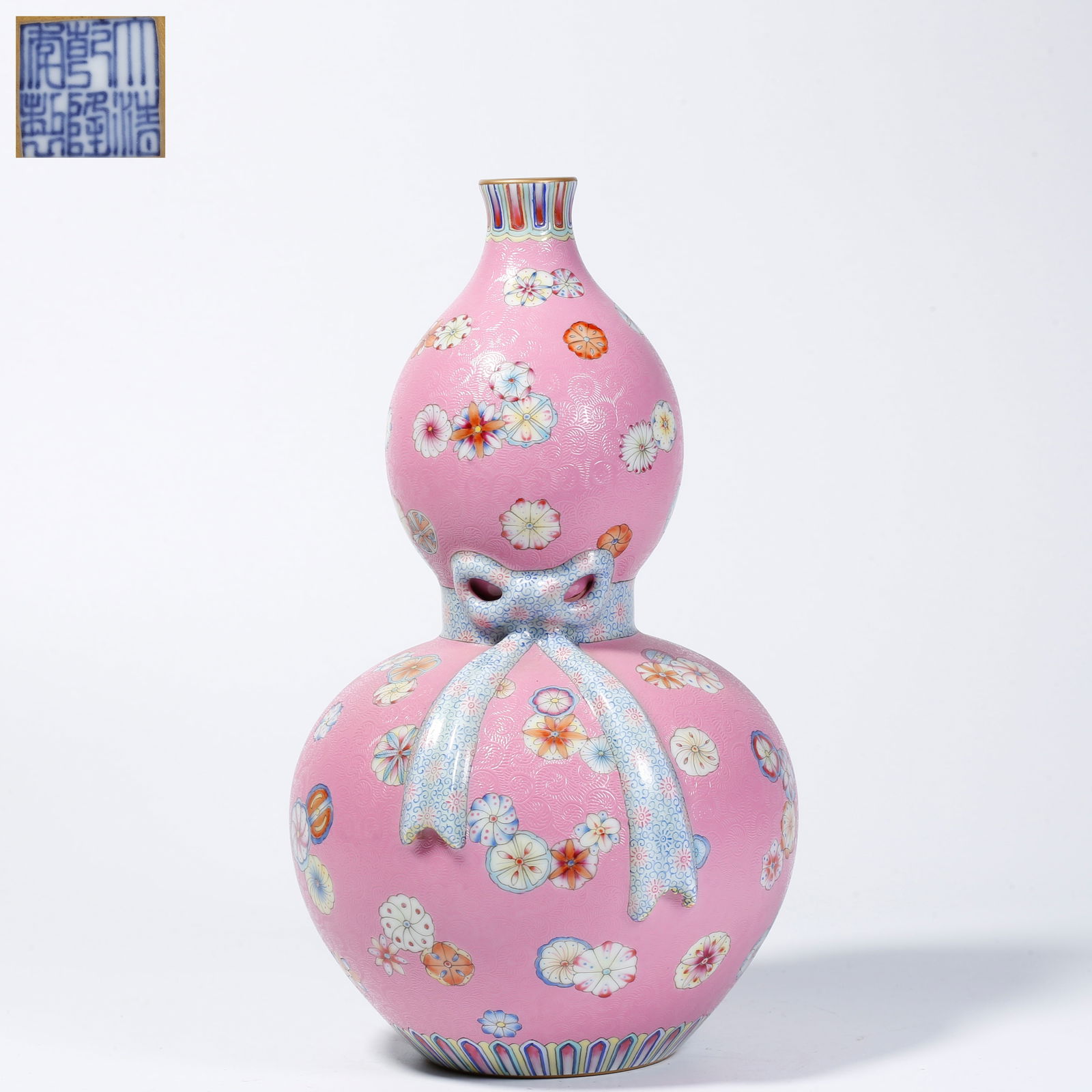 A FAMILLE ROSE GOURD-SHAPED BUNDLE VASE WITH BROCADE BALL FLORAL DESIGN: Famille rose gourd-shaped bundle vase with brocade ball floral design