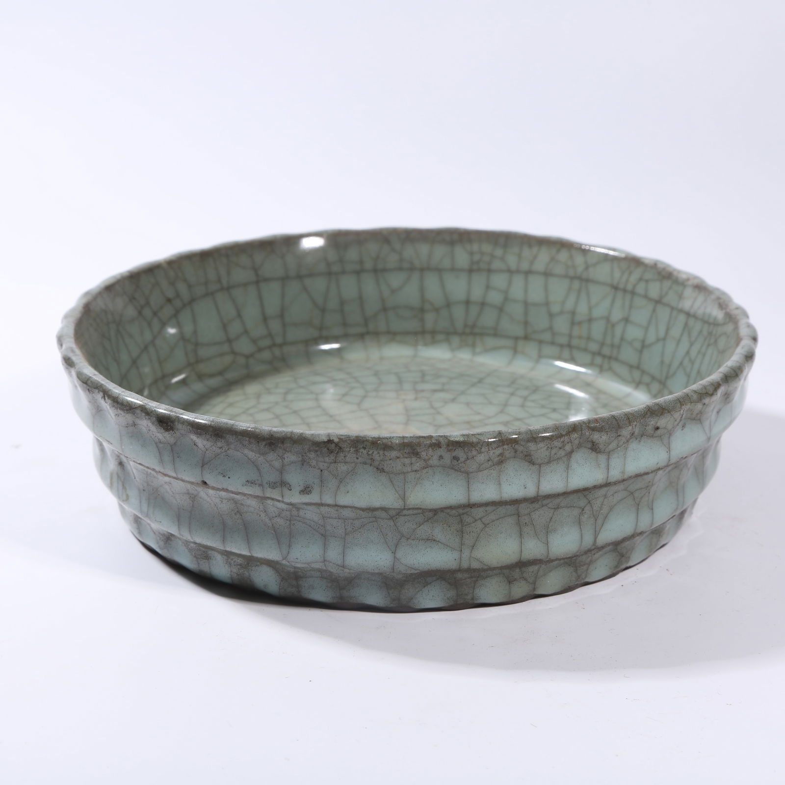 A GE KILN FLARED-MOUTH DISH: Ge kiln flared-mouth dish