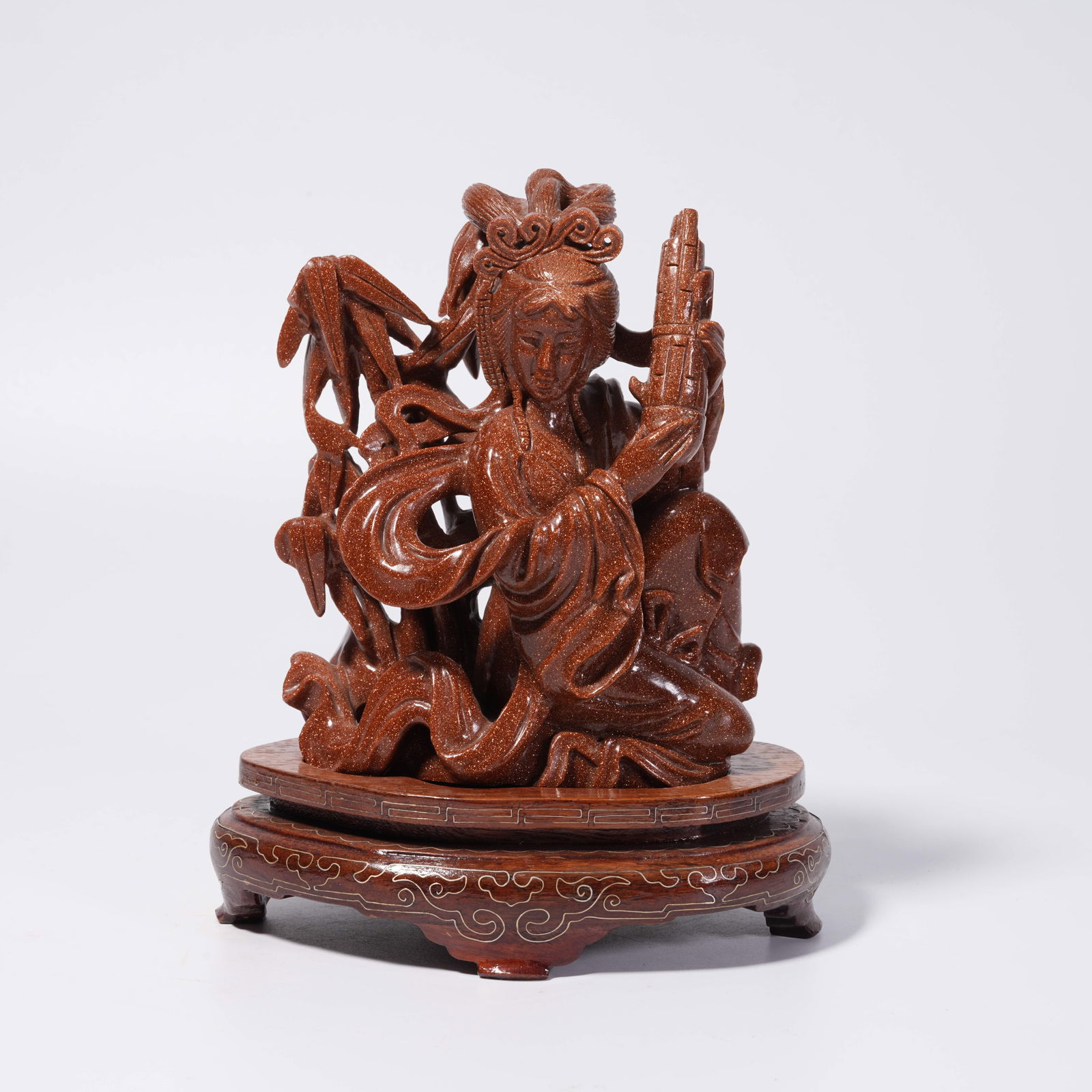 A GOLD-FLECKED GLASS LADY FIGURINE: Gold-Flecked Glass Lady Figurine