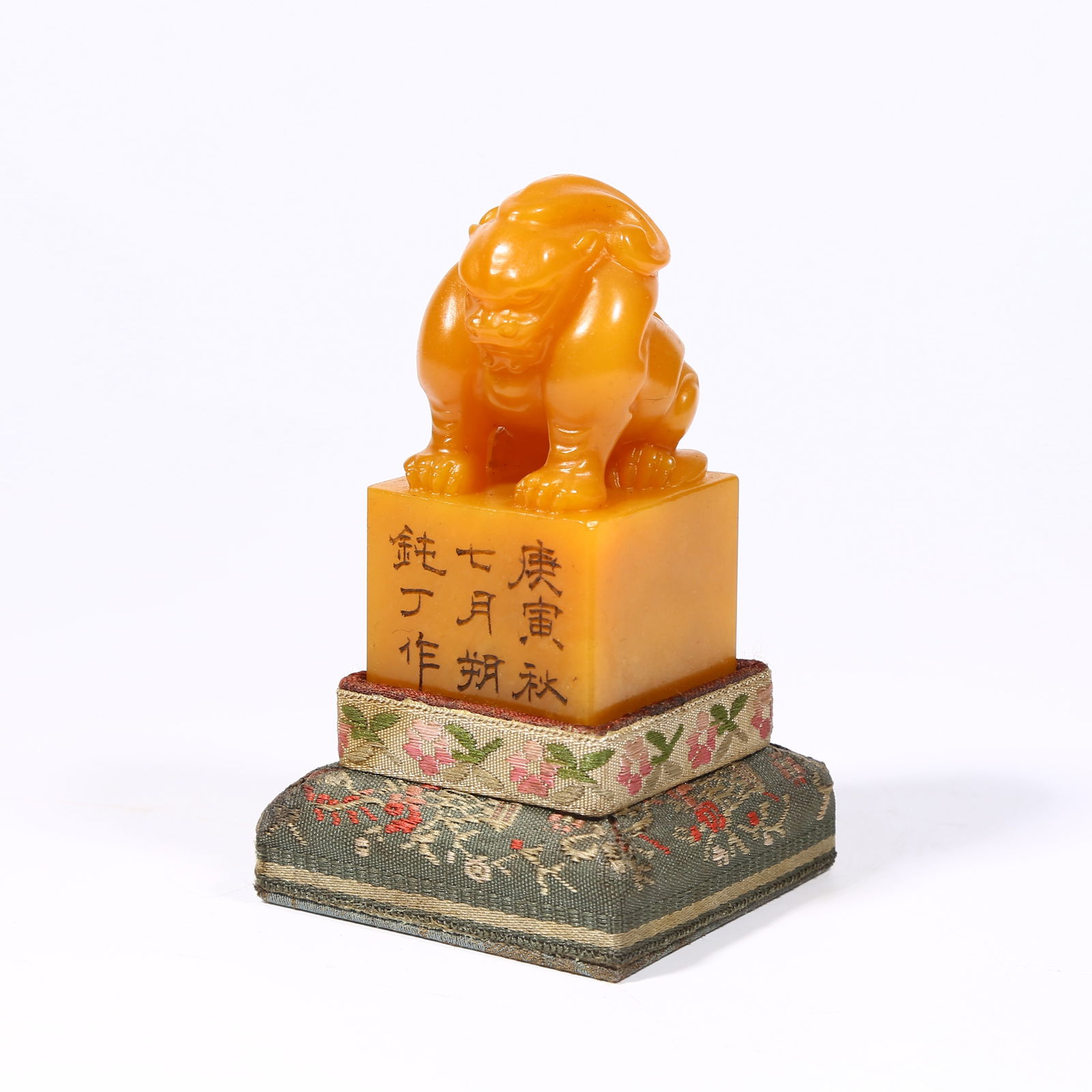 A SHOUSHAN TIANHUANG STONE SEAL WITH BEAST KNOB: Shoushan Tianhuang stone seal with beast knob