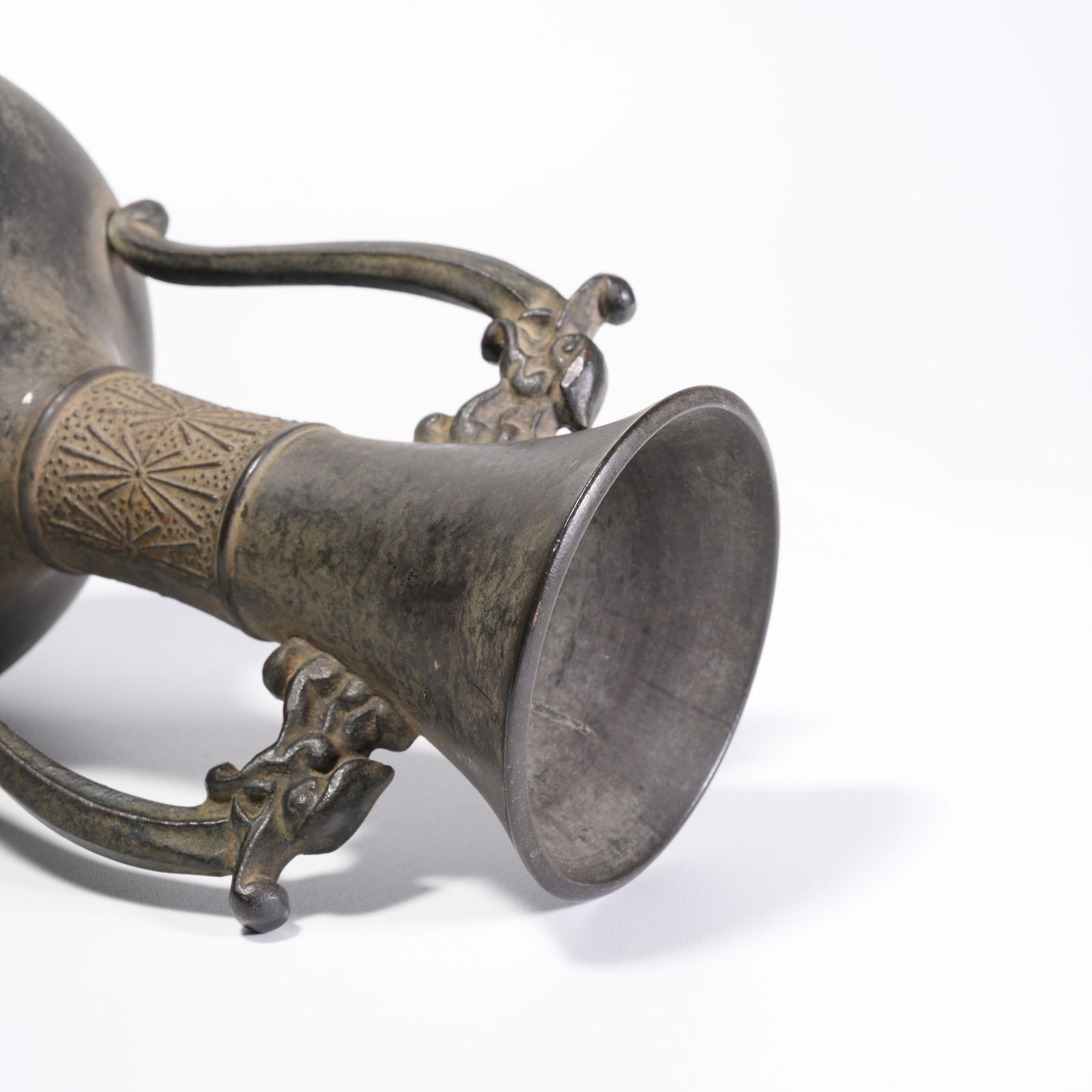 A BRONZE DOUBLE-HANDLED VASE - 8