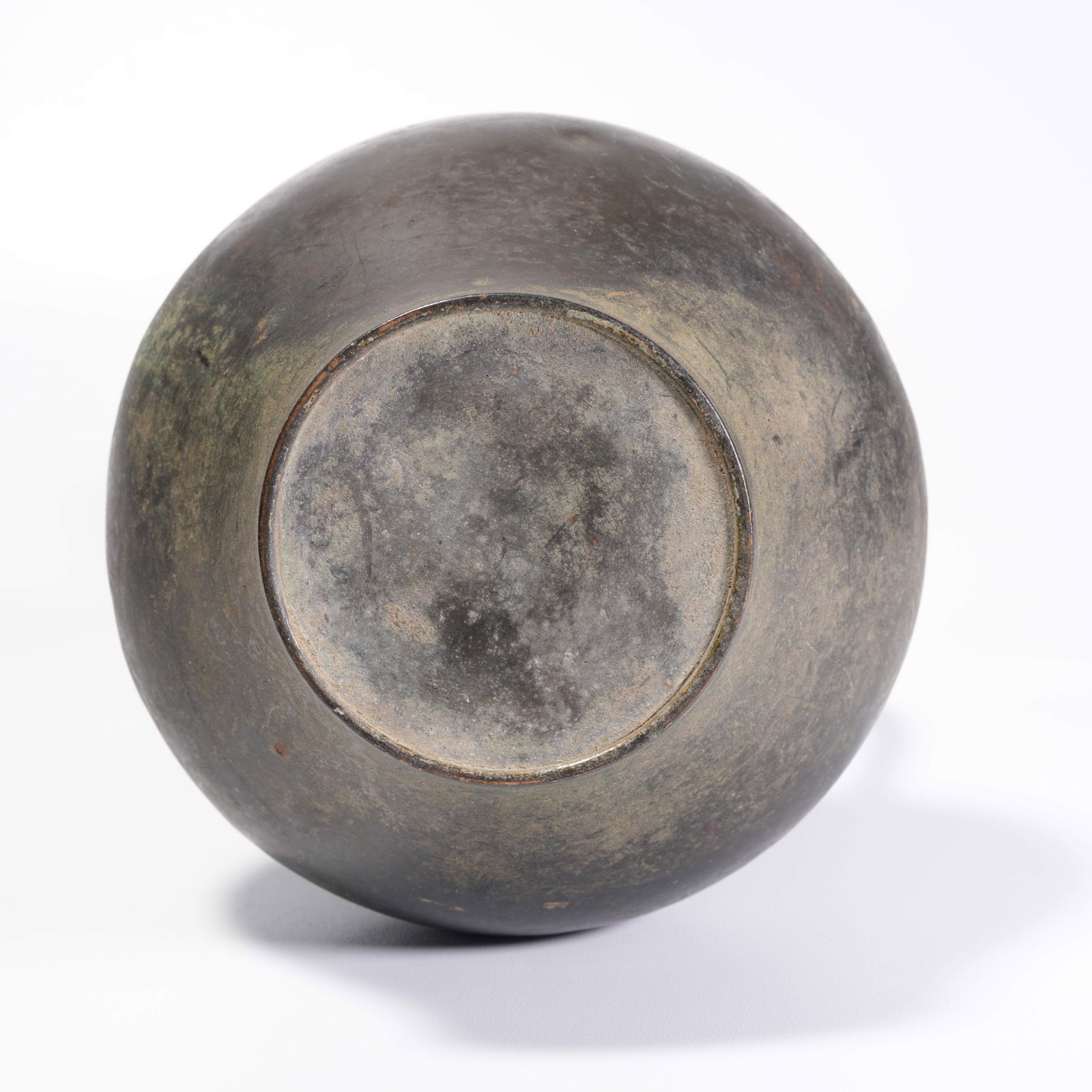 A BRONZE DOUBLE-HANDLED VASE - 9