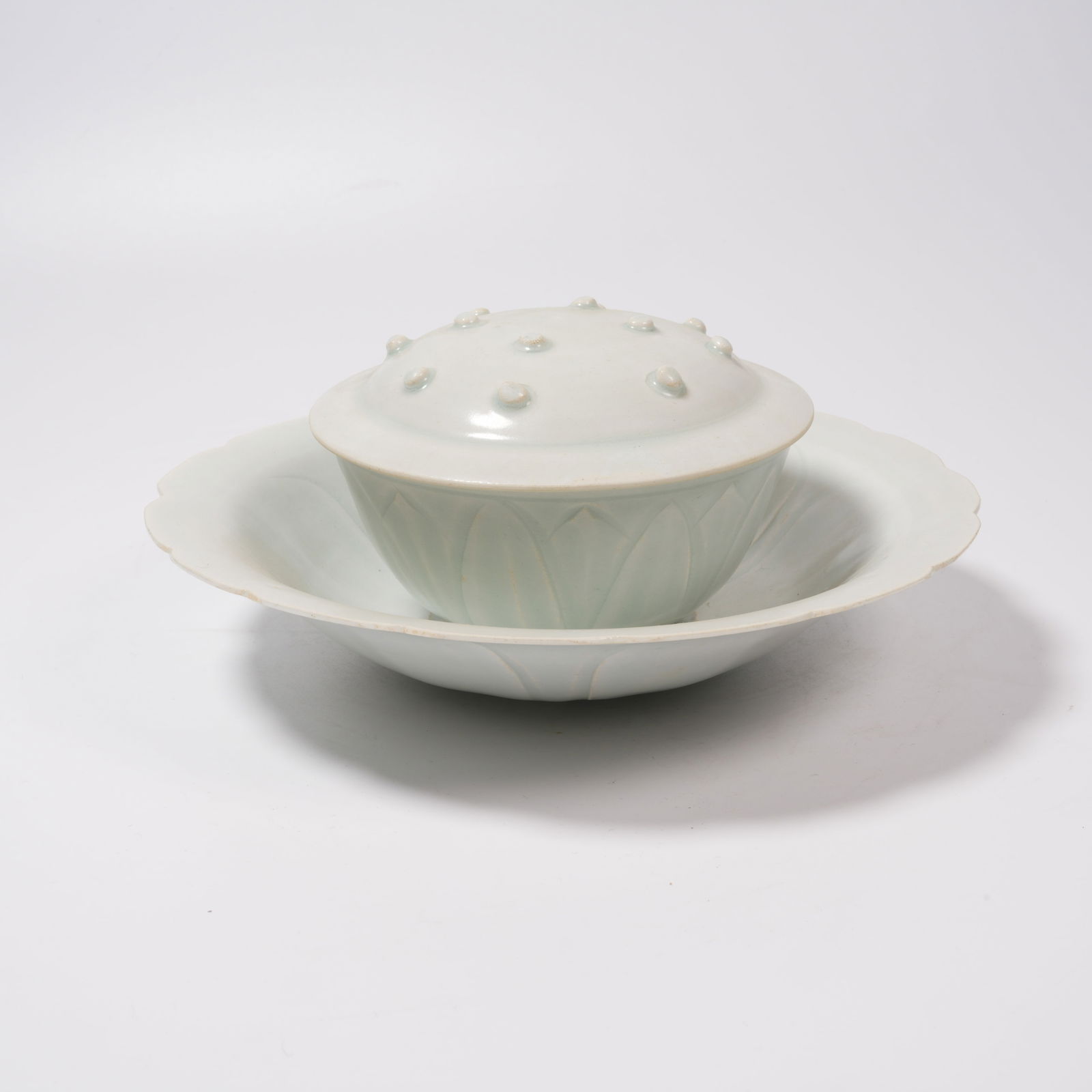A HUTIAN KILN LOTUS-SEED PATTERN COVERED CUP: Hutian Kiln Lotus-Seed Pattern Covered Cup