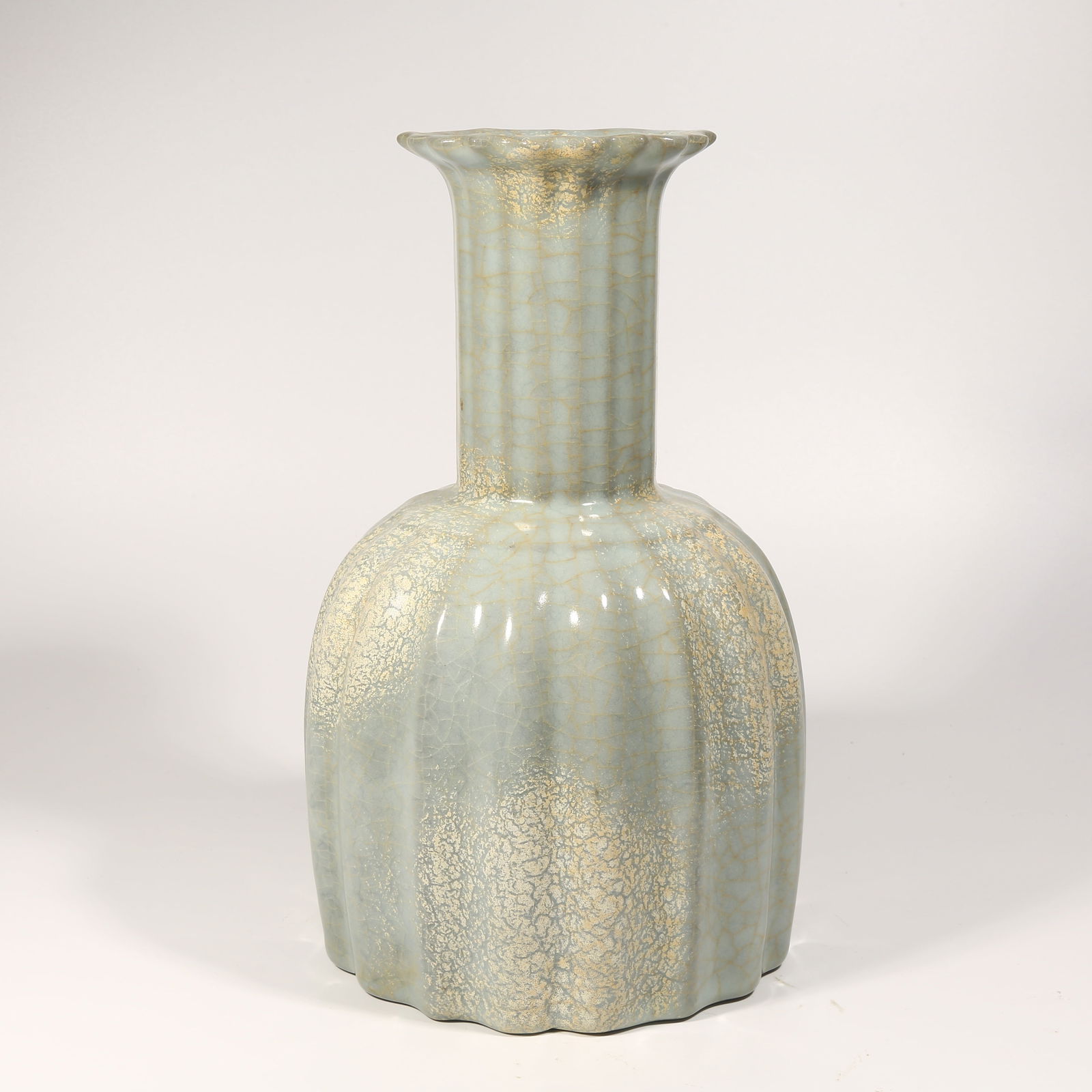 A OFFICIAL KILN FLOWER VASE (1 of 9)
