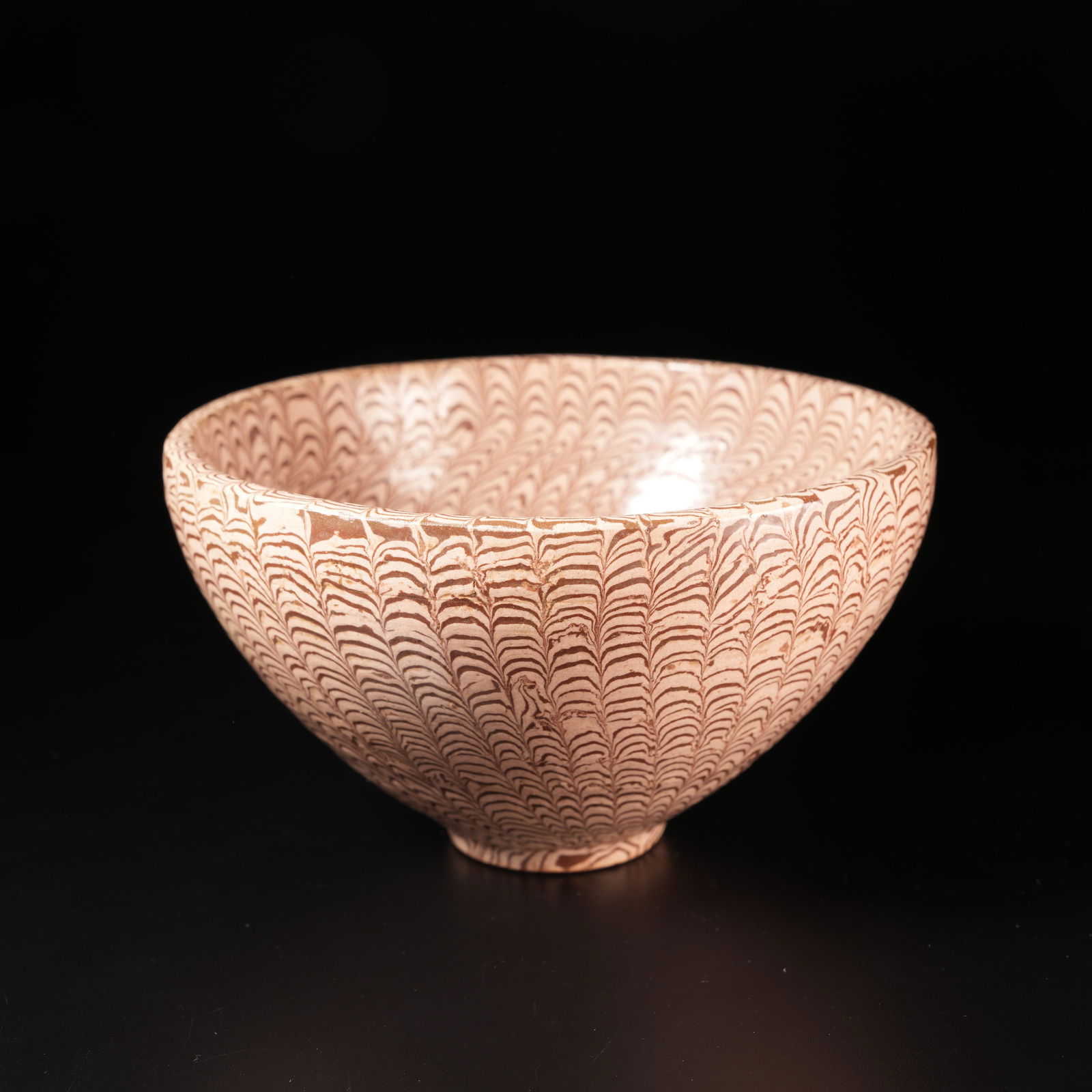 A TWISTED-BODY BOWL: Twisted-Body Bowl