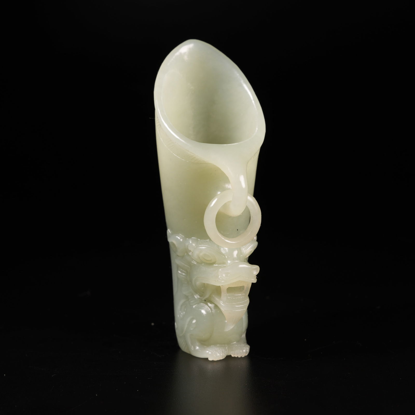 A HETIAN JADE LIVE-RING HORN CUP: Hetian Jade Live-Ring Horn Cup
