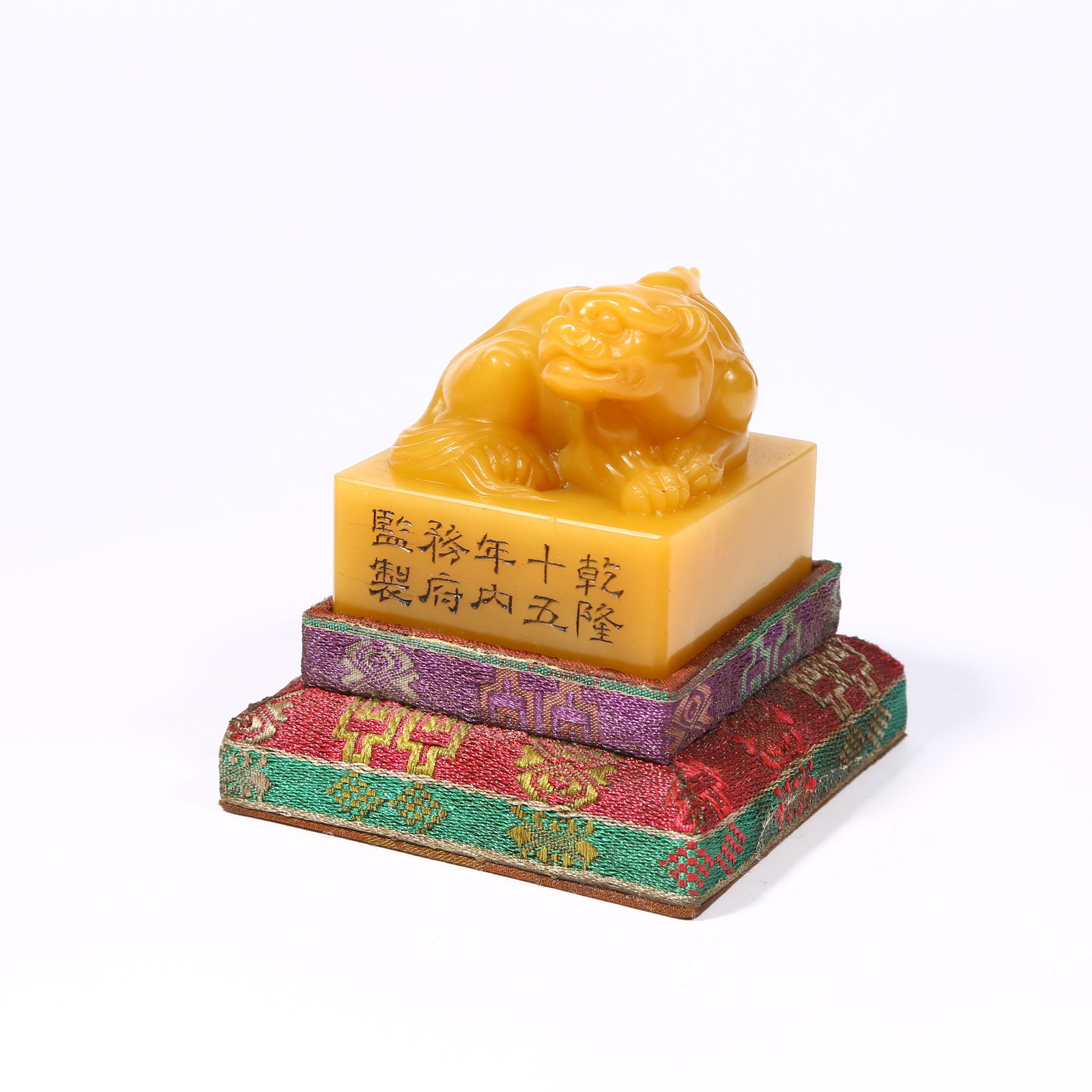 A SHOUSHAN TIANHUANG STONE SEAL WITH BEAST KNOB: Shoushan Tianhuang stone seal with beast knob