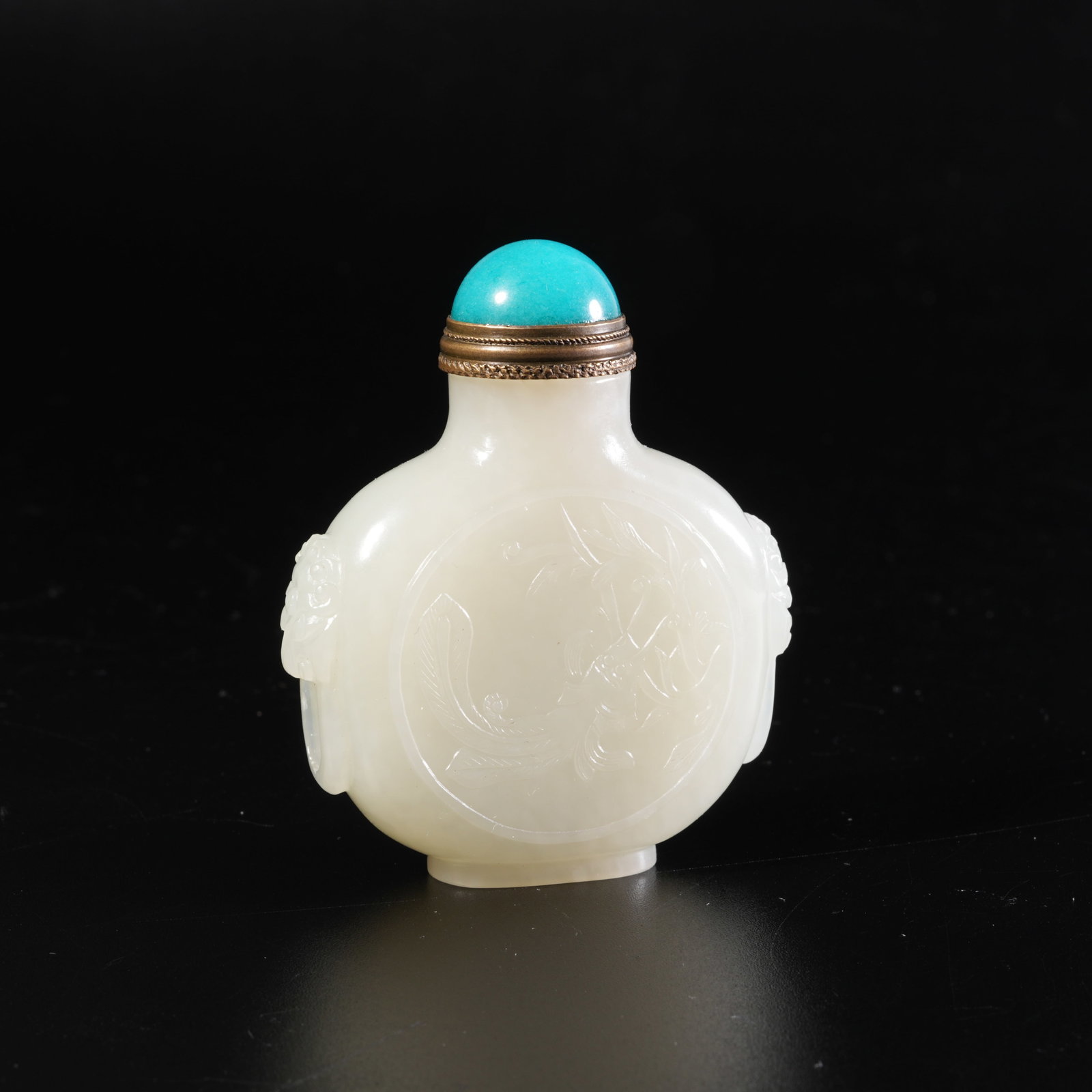 A HETIAN JADE CARVED DRAGON-PATTERN SNUFF BOTTLE (1 of 9)