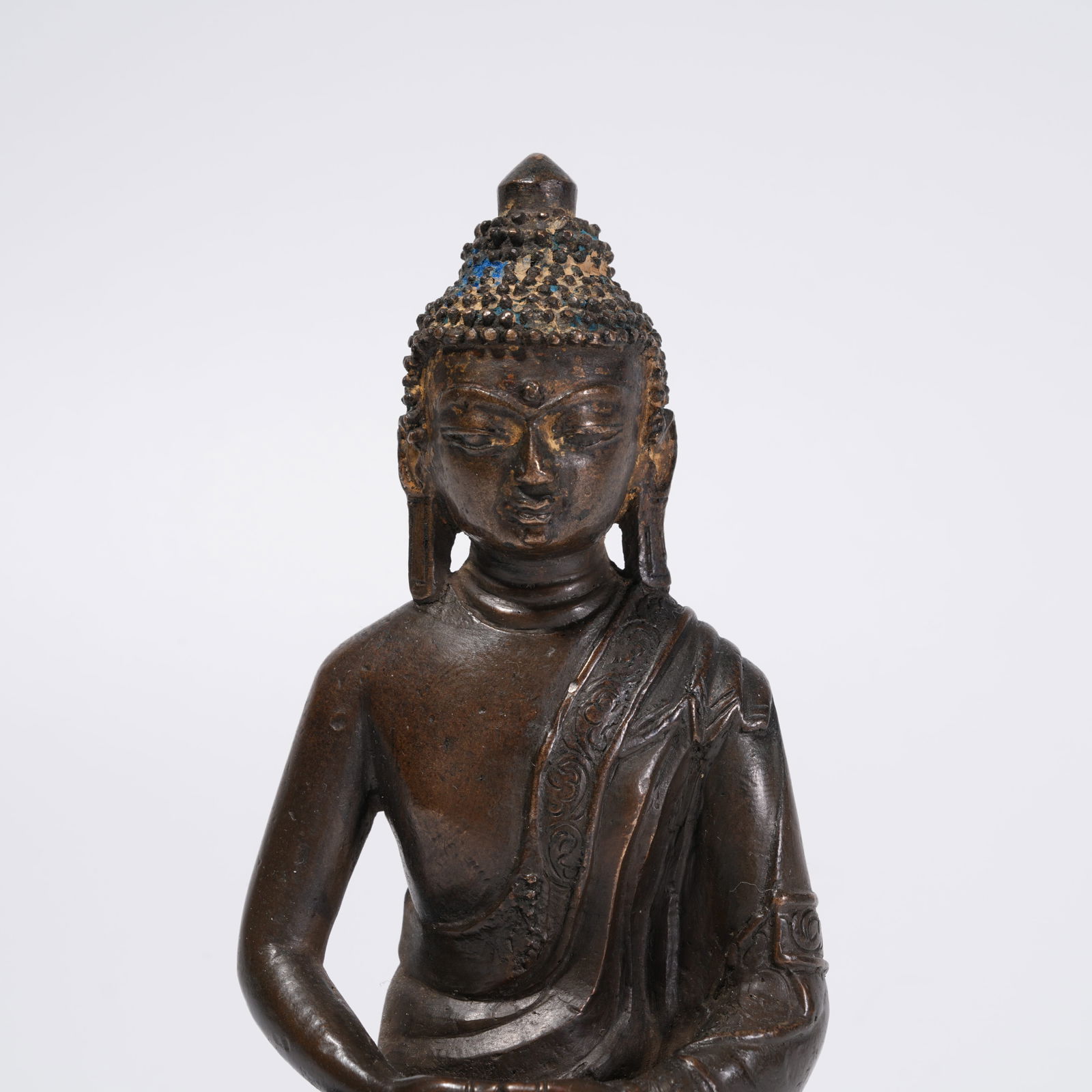 A BRONZE SHAKYAMUNI STATUE - 2