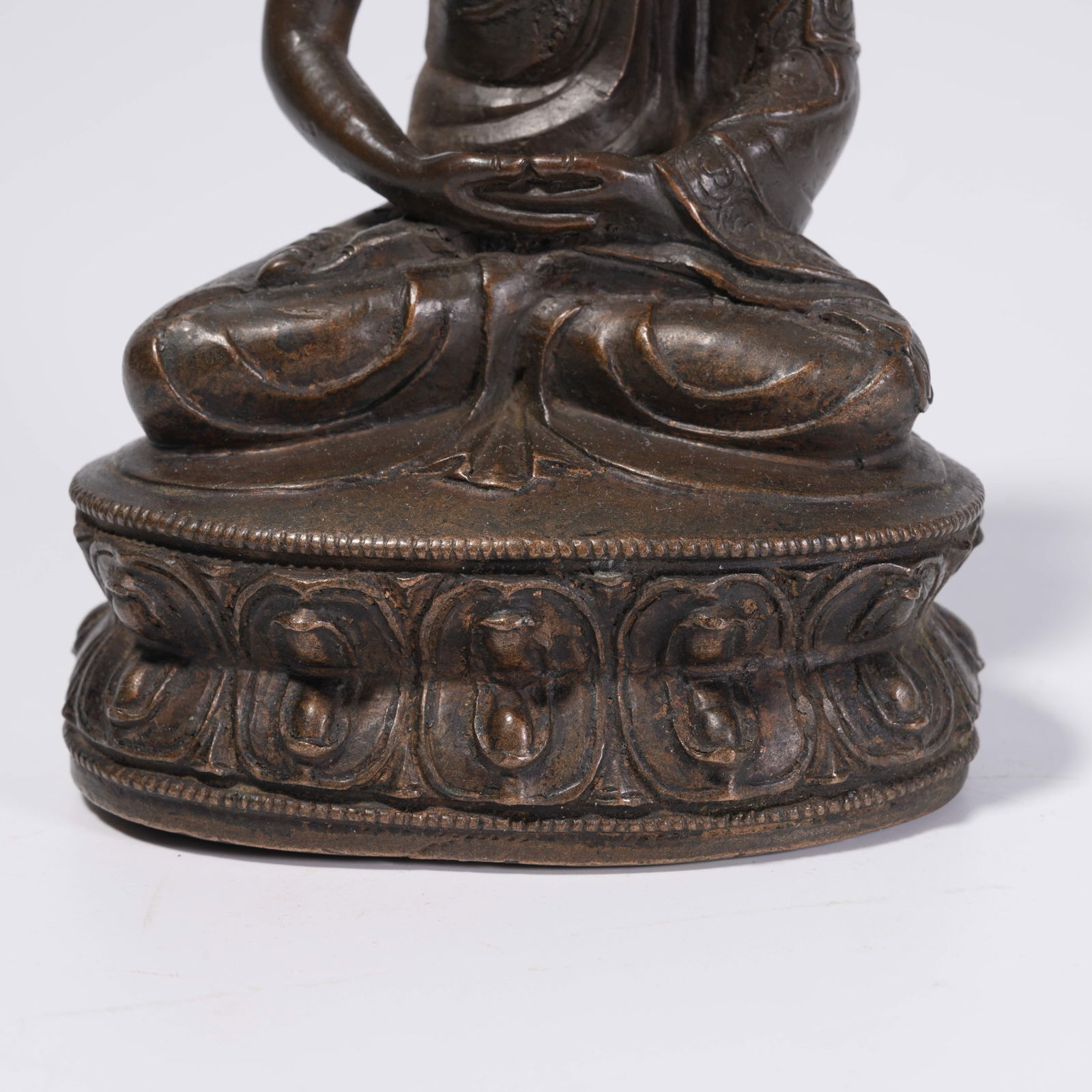 A BRONZE SHAKYAMUNI STATUE - 3