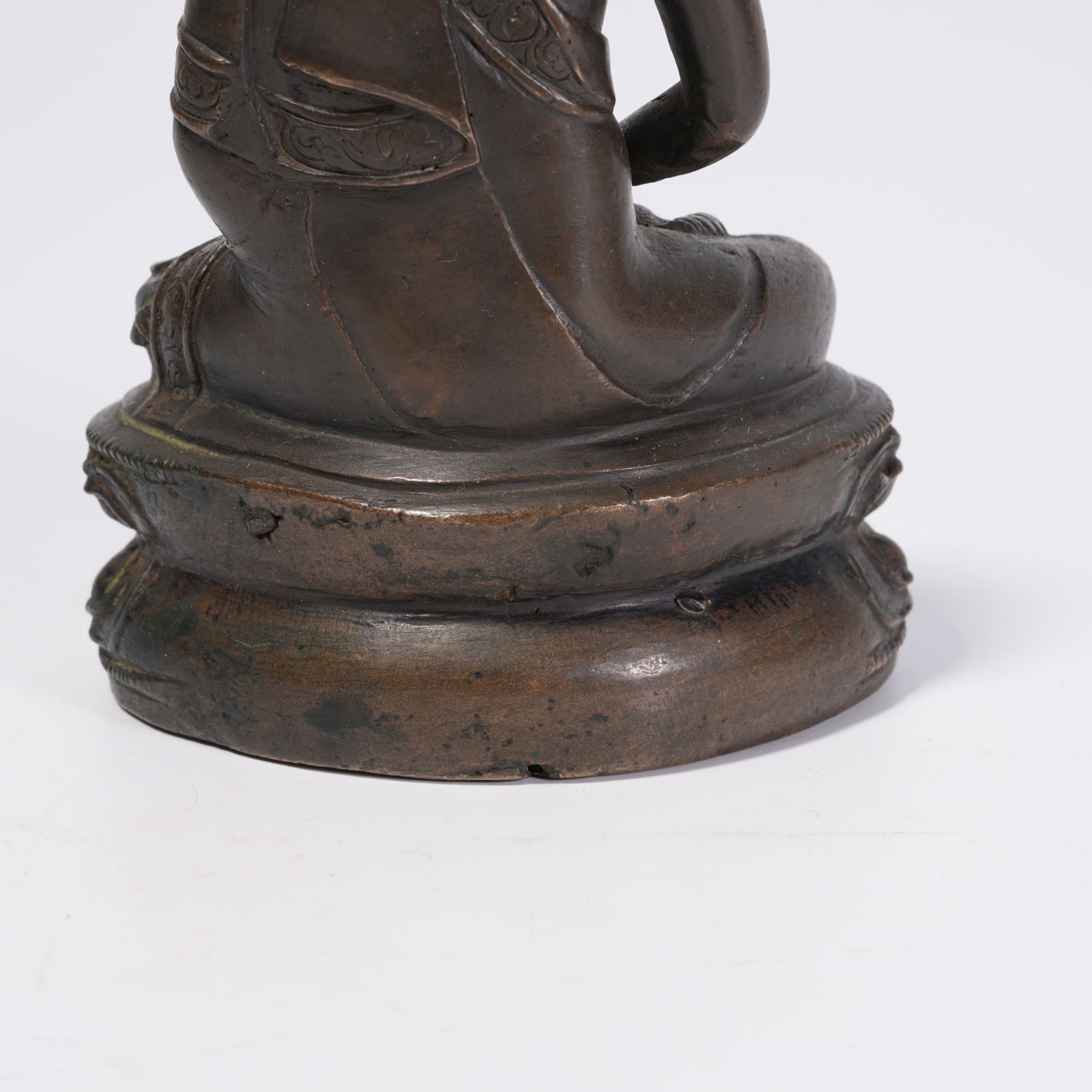 A BRONZE SHAKYAMUNI STATUE - 7