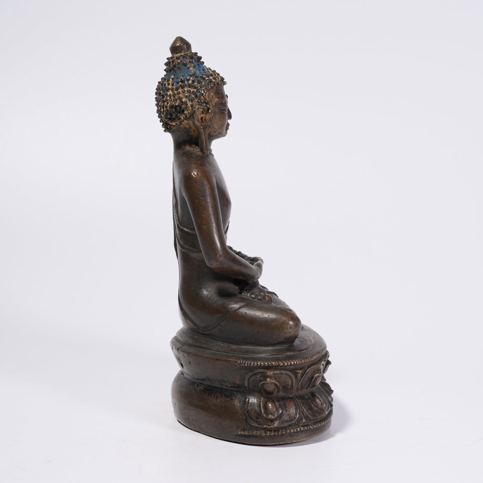 A BRONZE SHAKYAMUNI STATUE - 8