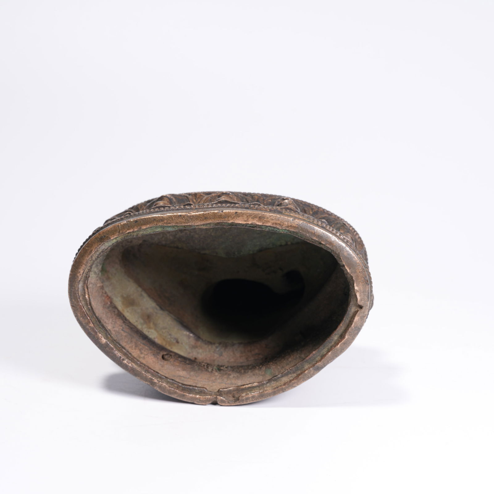 A BRONZE SHAKYAMUNI STATUE - 9