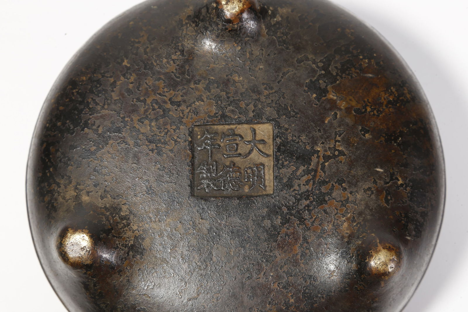 A BRONZE THREE-LEGGED DOUBLE-BRIDGE-HANDLED INCENSE BURNER - 10