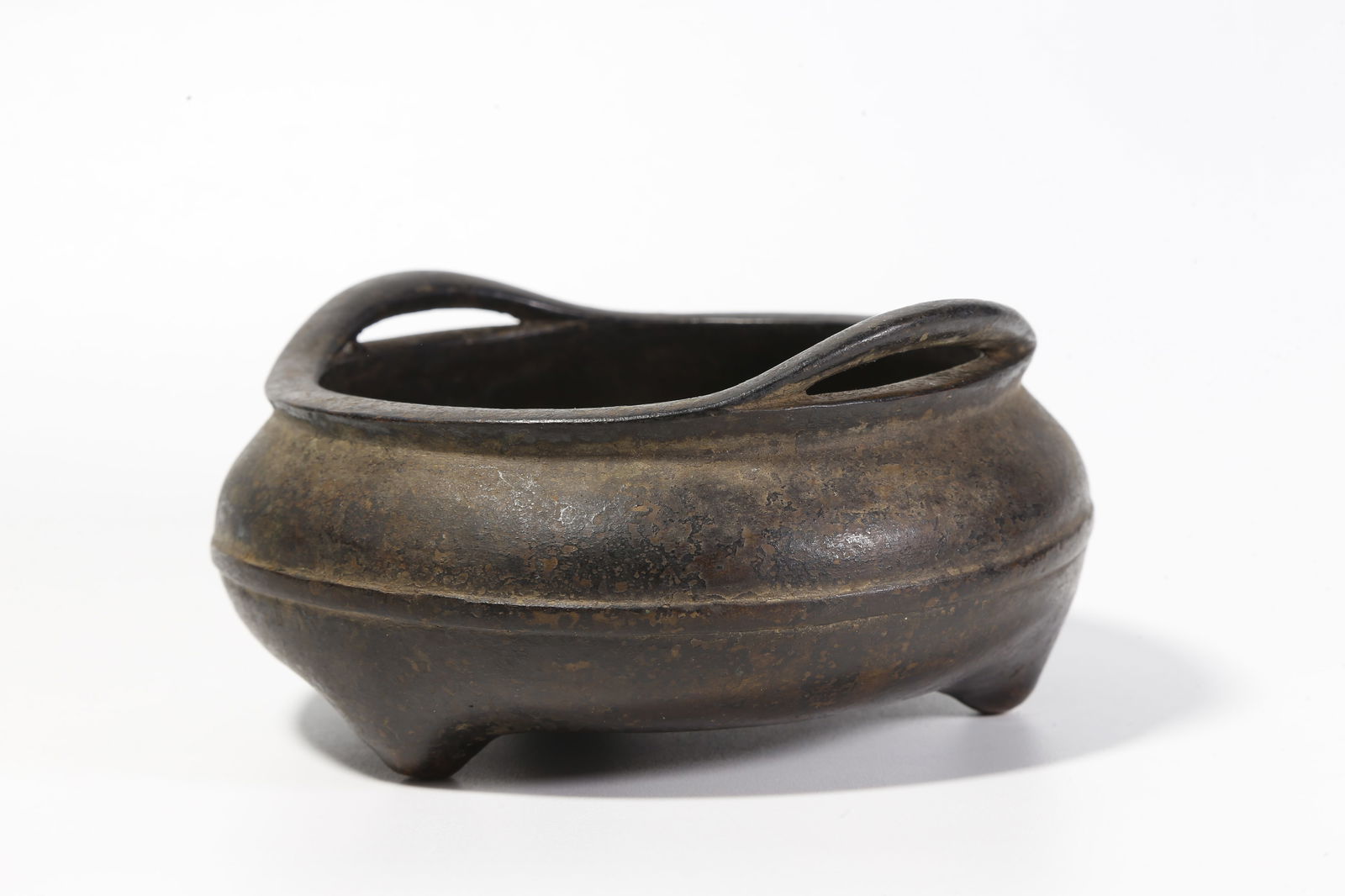 A BRONZE THREE-LEGGED DOUBLE-BRIDGE-HANDLED INCENSE BURNER - 2