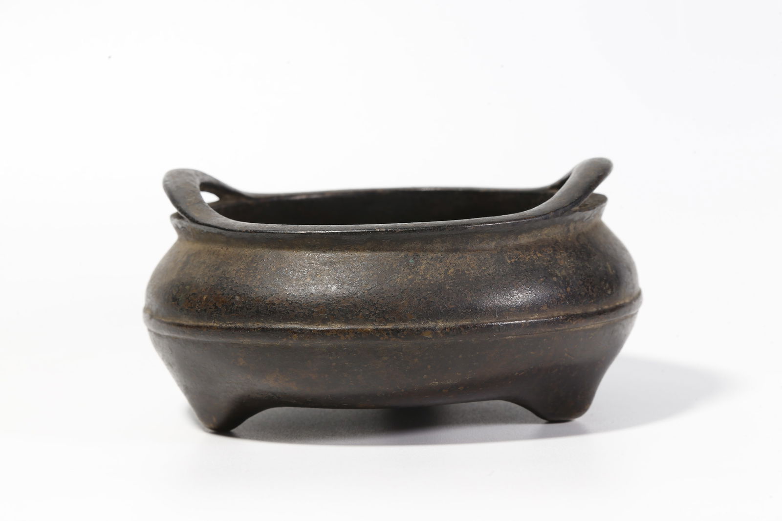 A BRONZE THREE-LEGGED DOUBLE-BRIDGE-HANDLED INCENSE BURNER - 4