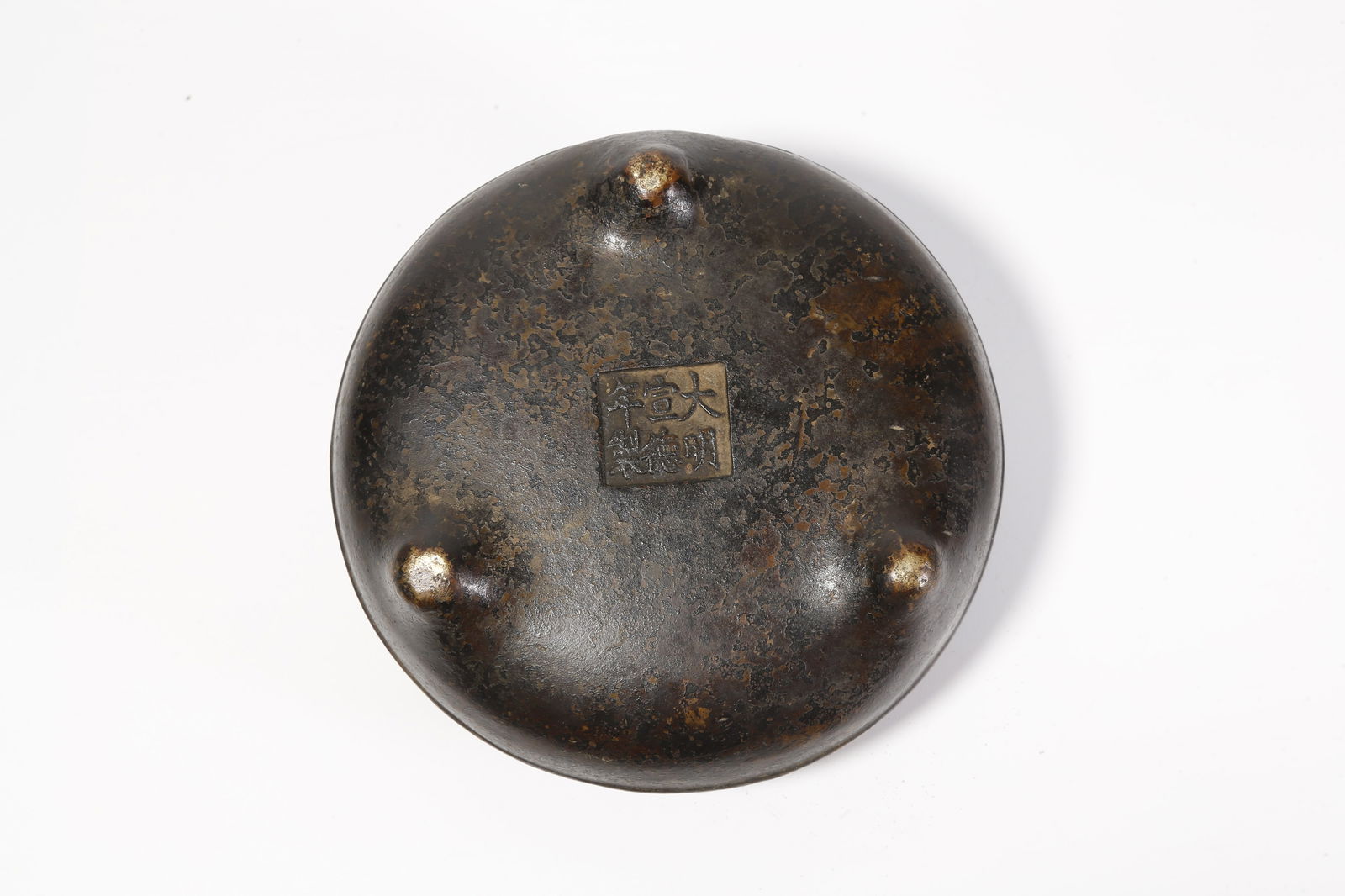 A BRONZE THREE-LEGGED DOUBLE-BRIDGE-HANDLED INCENSE BURNER - 9