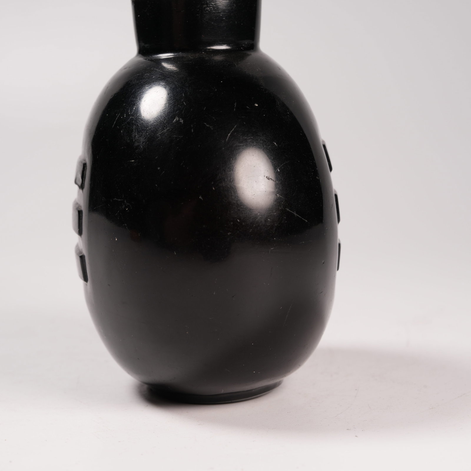 A MATERIAL SNUFF BOTTLE WITH BAGUA PATTERN - 6