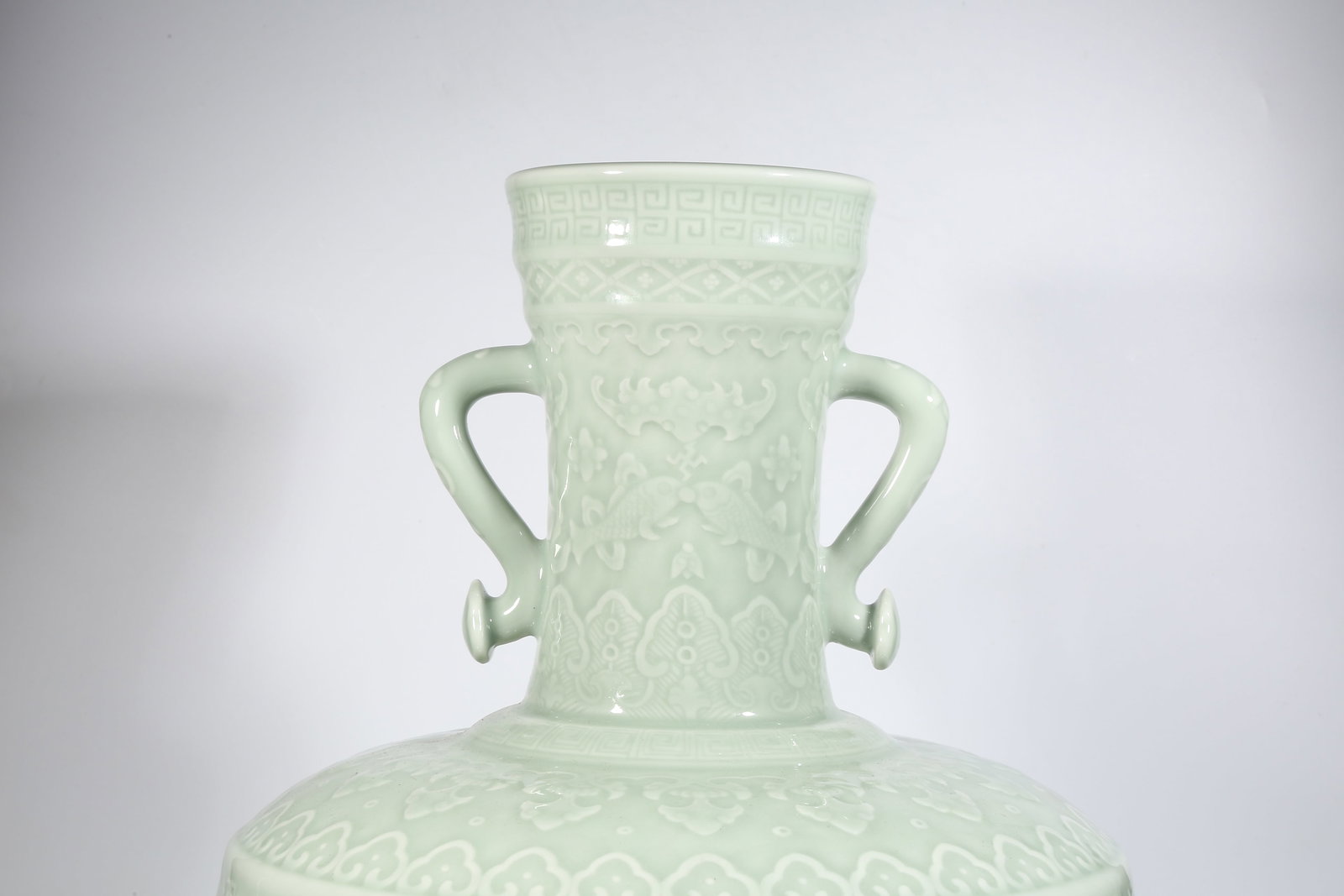 A CELADON-GLAZED RUYI-EAR VASE WITH LONGEVITY STRING PATTERN - 2