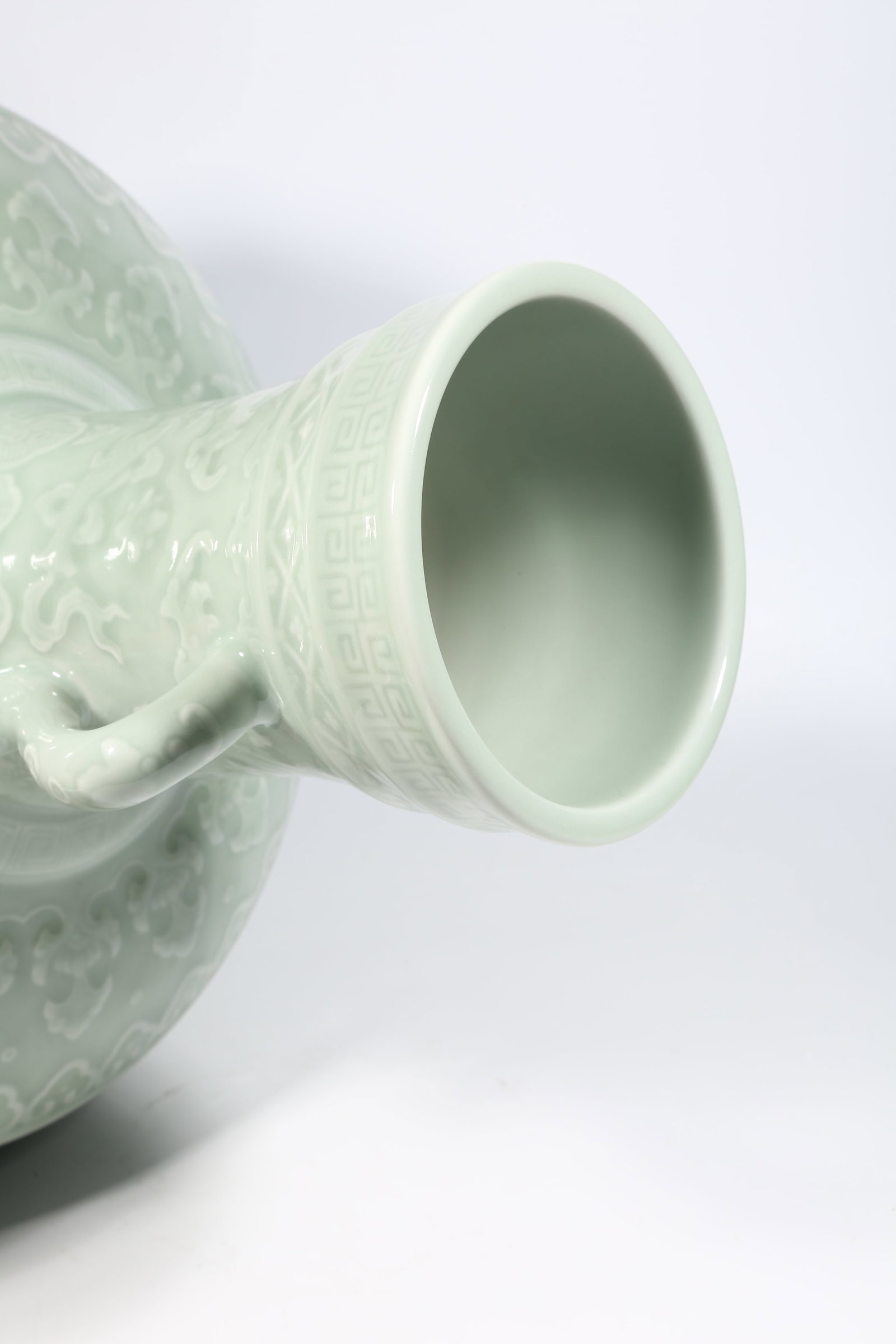 A CELADON-GLAZED RUYI-EAR VASE WITH LONGEVITY STRING PATTERN - 8
