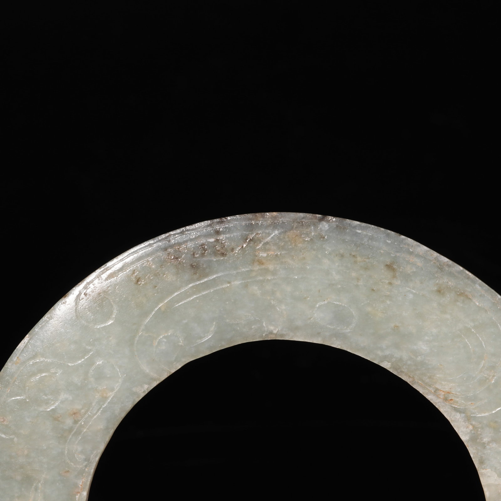 A HETIAN JADE DRAGON-PATTERNED JADE RING - 2