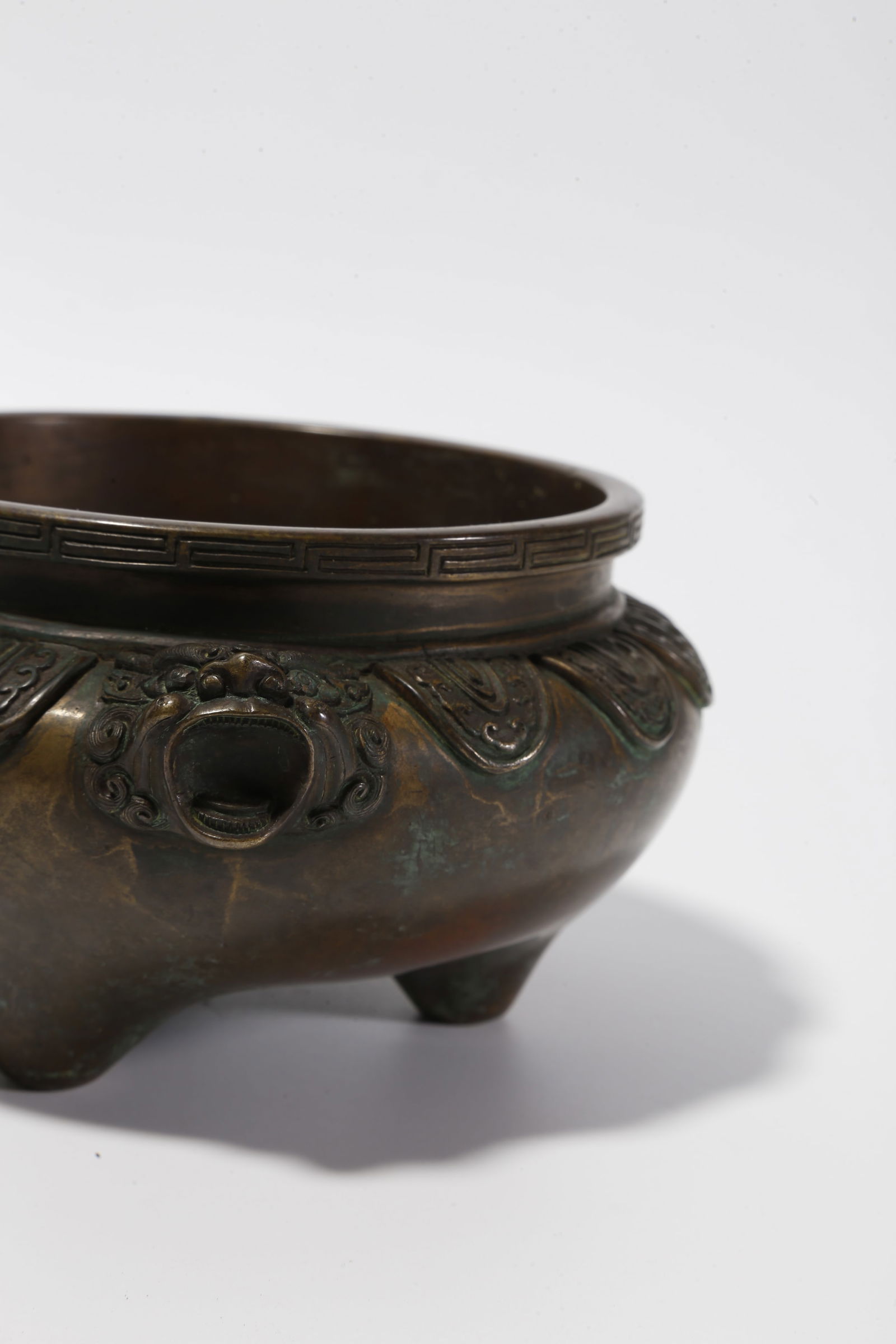 A BRONZE DOUBLE-BEAST-HANDLED INCENSE BURNER - 6