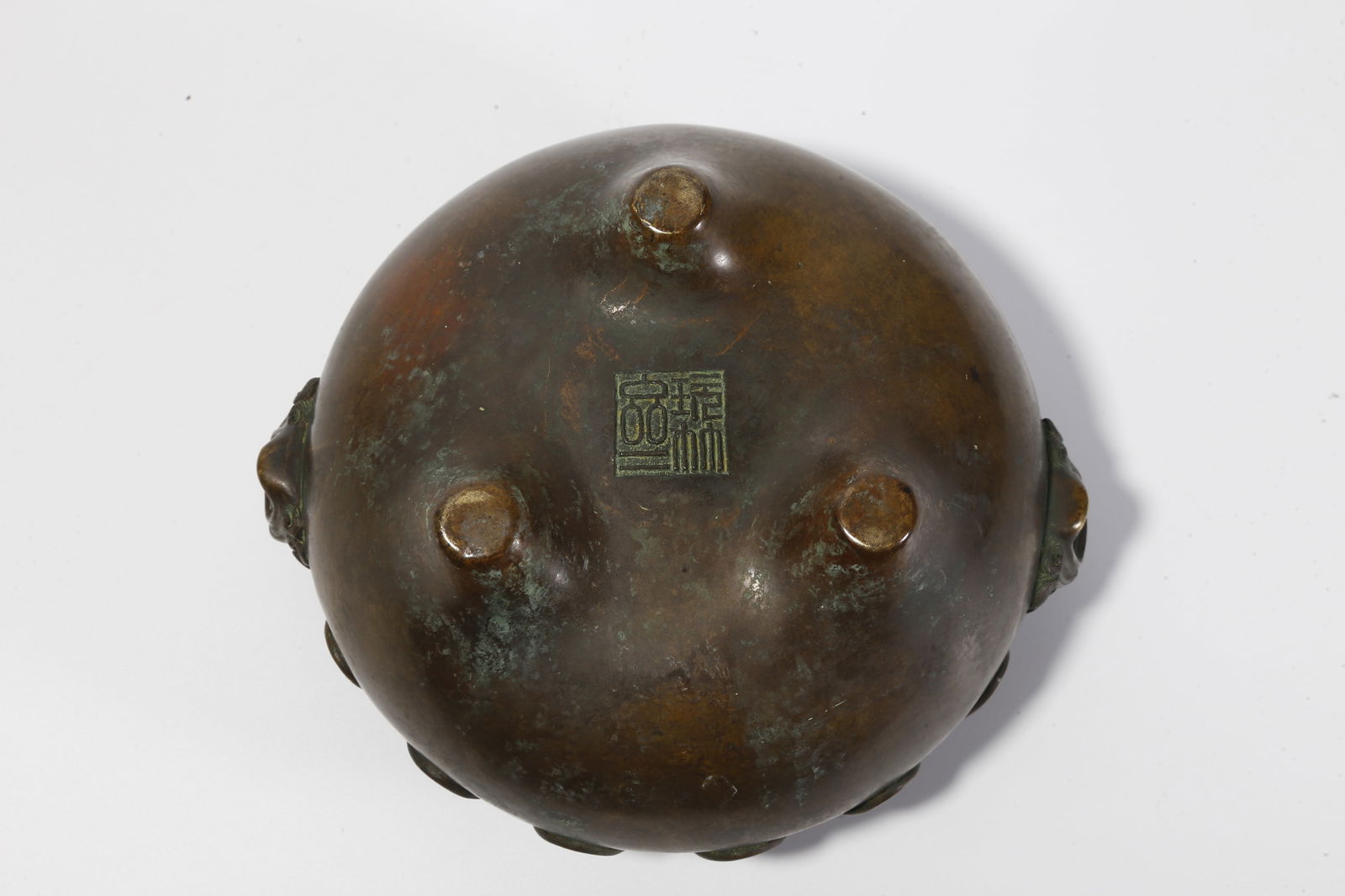 A BRONZE DOUBLE-BEAST-HANDLED INCENSE BURNER - 8