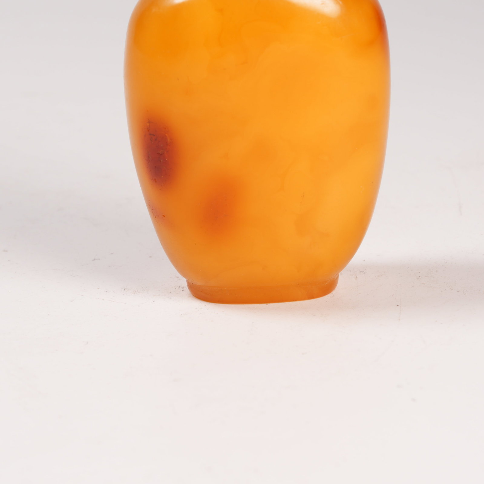 A AMBER SNUFF BOTTLE - 6