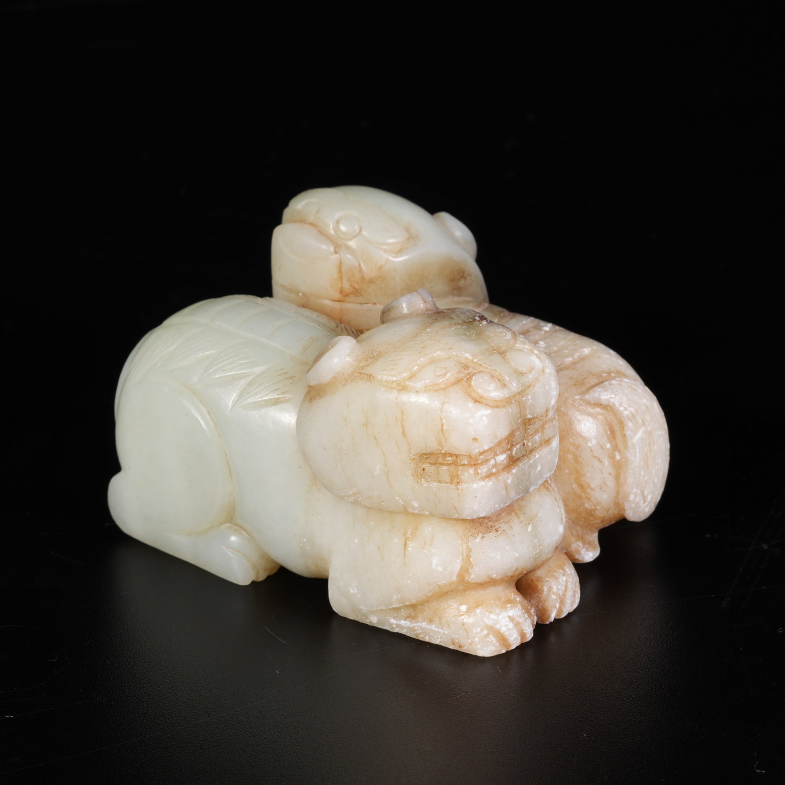 A HETIAN JADE DOUBLE TIGER ORNAMENT: Hetian Jade Double Tiger Ornament