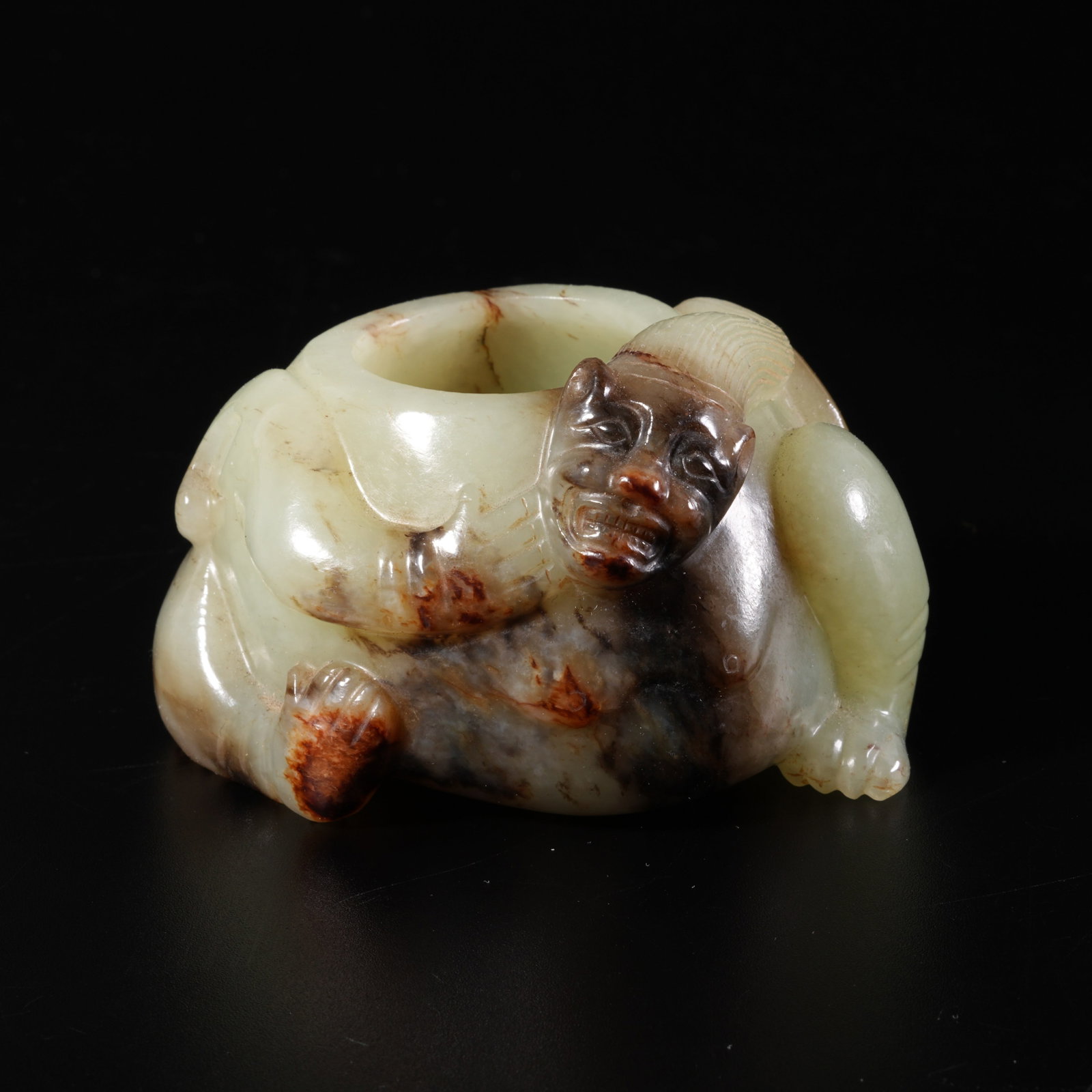 A HETIAN JADE BEAR-SHAPED BRUSH WASHER: Hetian Jade Bear-Shaped Brush Washer