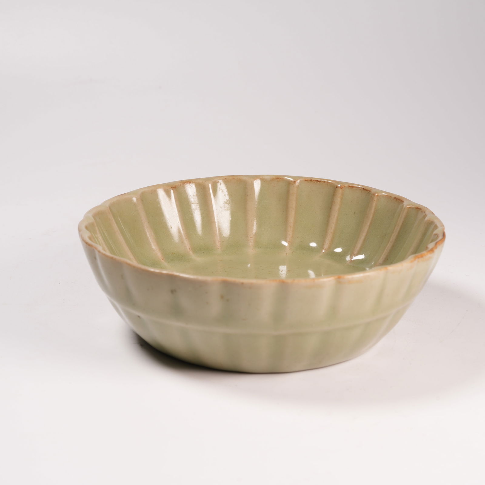 A LONGQUAN KILN PETAL-SHAPED BRUSH WASHER: Longquan Kiln Petal-Shaped Brush Washer