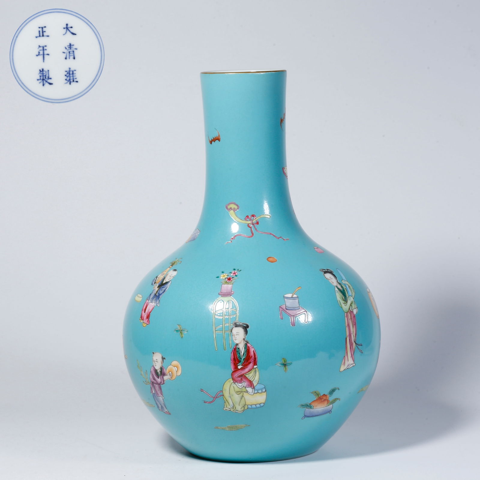 A CELADON-GLAZED GLOBULAR VASE WITH FIGURE STORY DESIGN: Celadon-glazed globular vase with figure story design