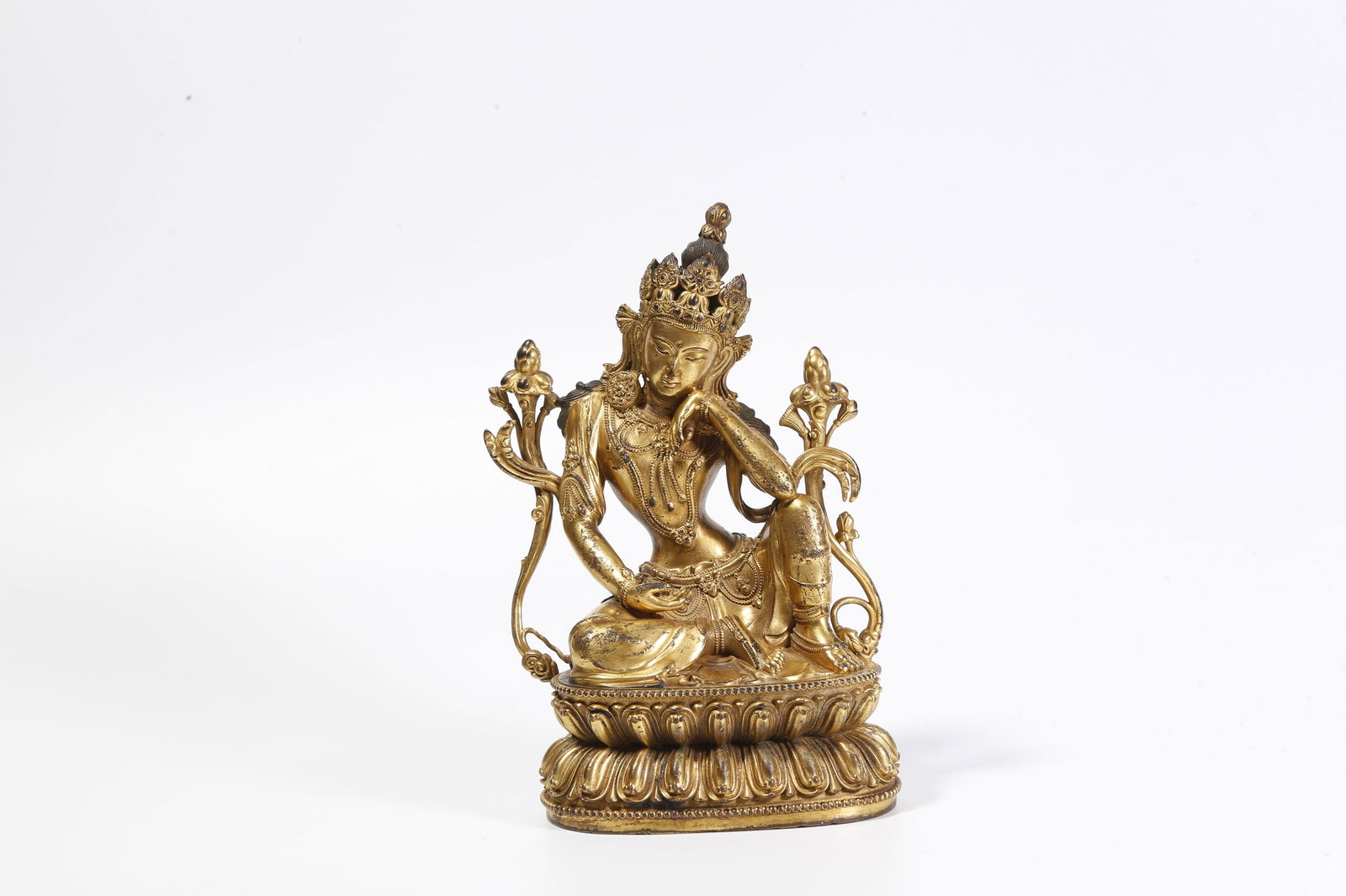 A GILT-BRONZE SEATED GUANYIN STATUE (RELAXED POSE) (1 of 9)