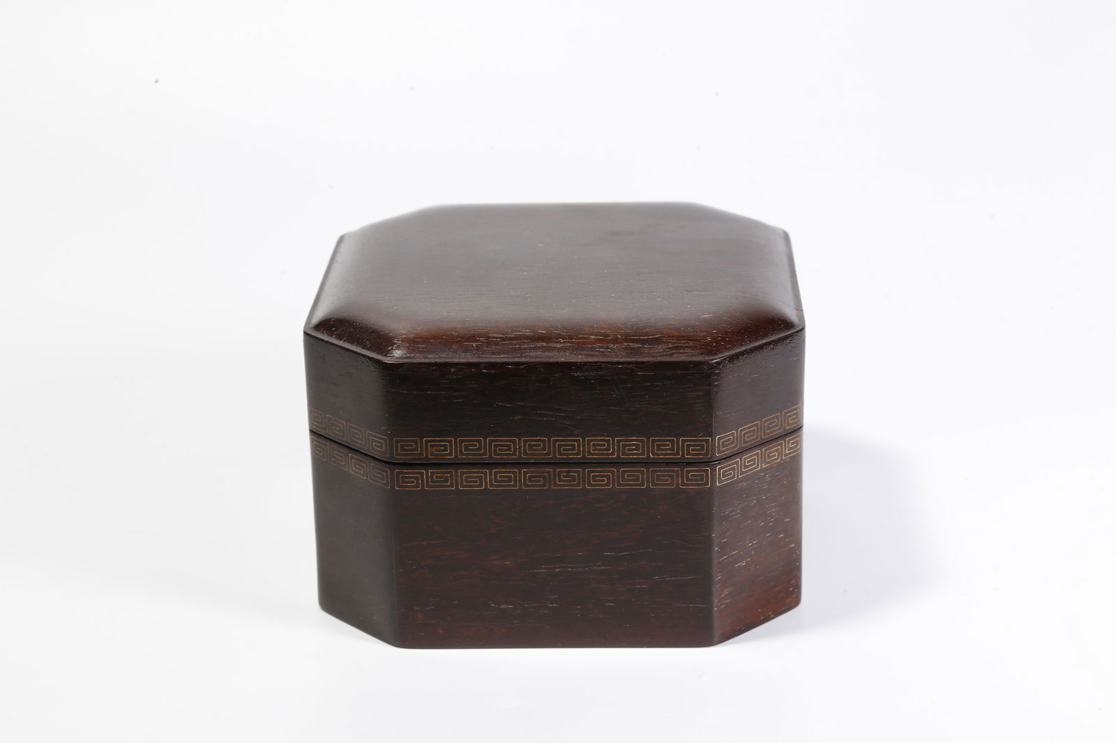 A ZITAN WOOD CARVED COVERED BOX (1 of 10)