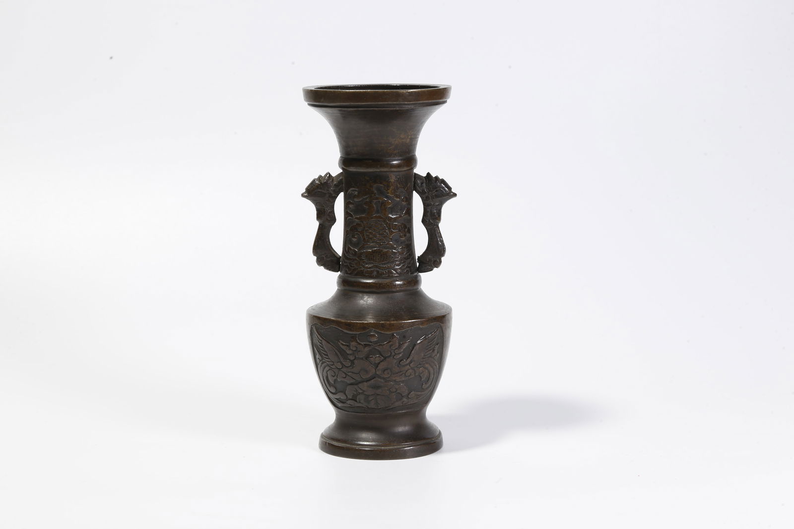 A BRONZE DOUBLE-PHOENIX-HANDLED BOTTLE: Bronze double-phoenix-handled bottle