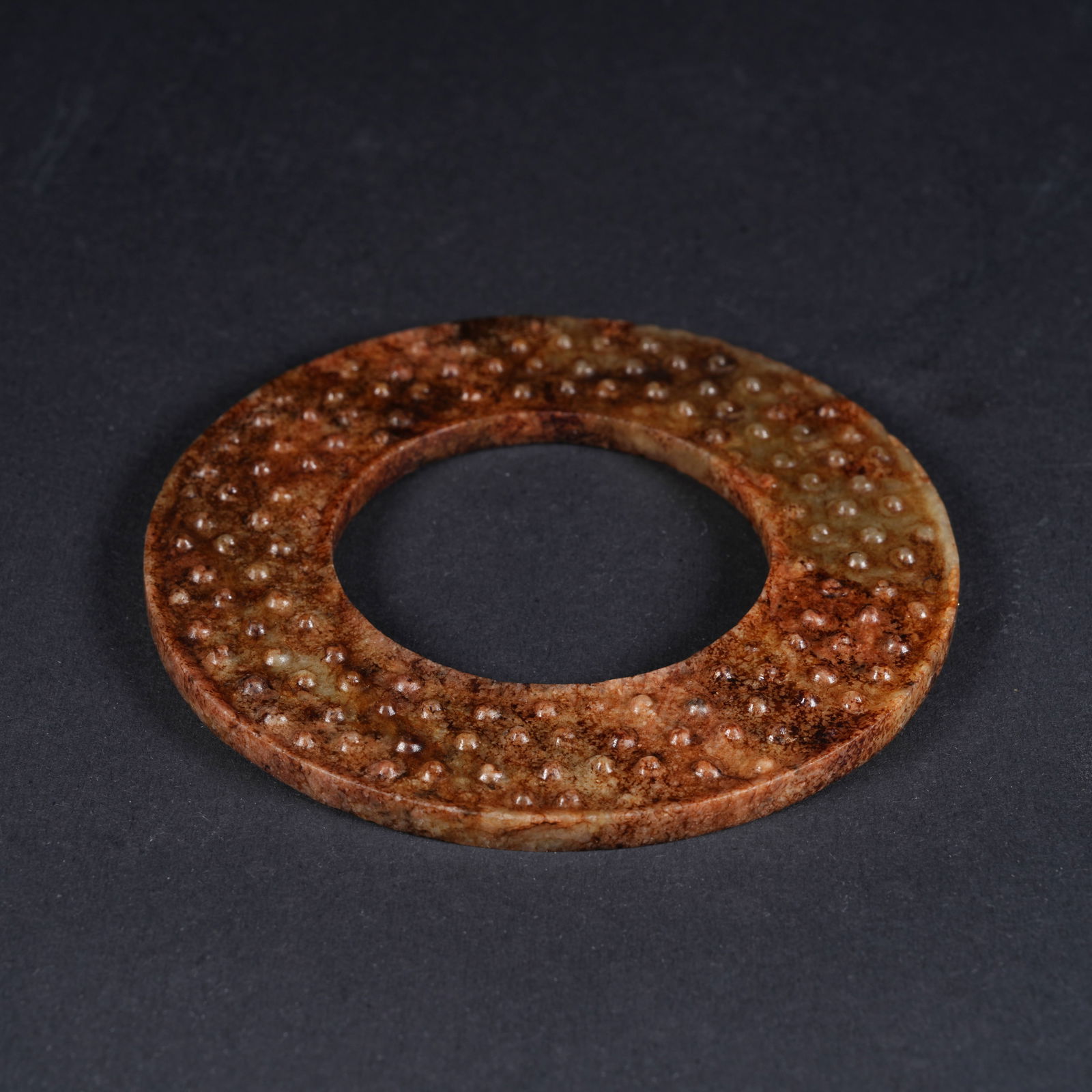 A ANCIENT JADE RING WITH GRAIN PATTERN - 5