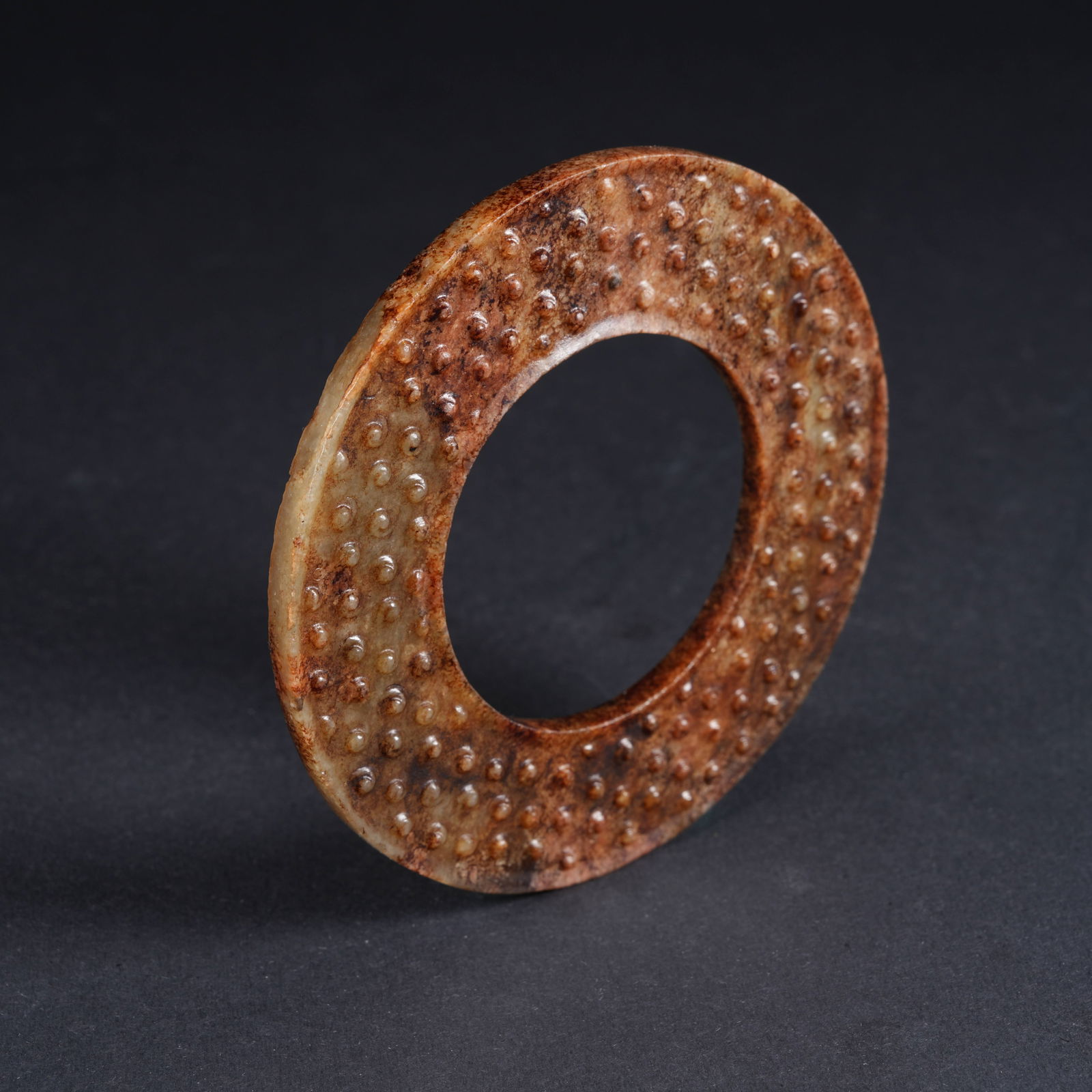 A ANCIENT JADE RING WITH GRAIN PATTERN - 7