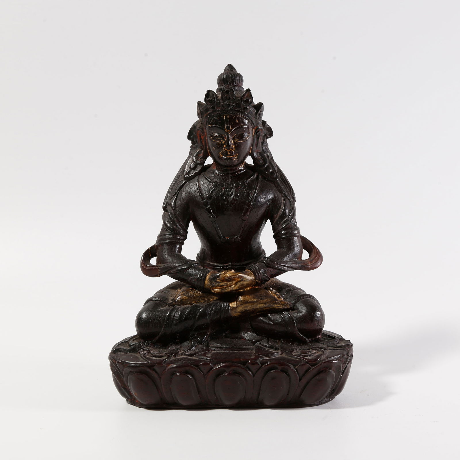 A LACQUERED WOOD GILT SHAKYAMUNI STATUE (1 of 9)