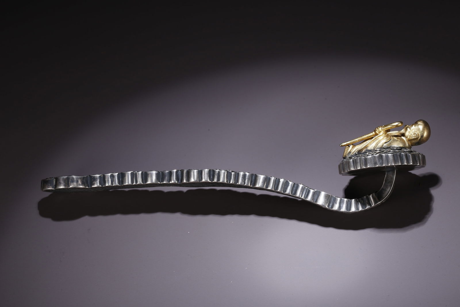 A SILVER RUYI WITH SHOU STAR PATTERN - 5