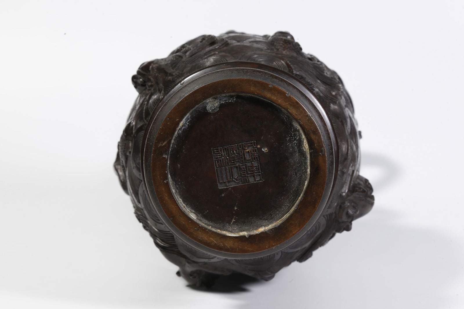 A BRONZE DOUBLE-DRAGON-HANDLED BOTTLE - 10