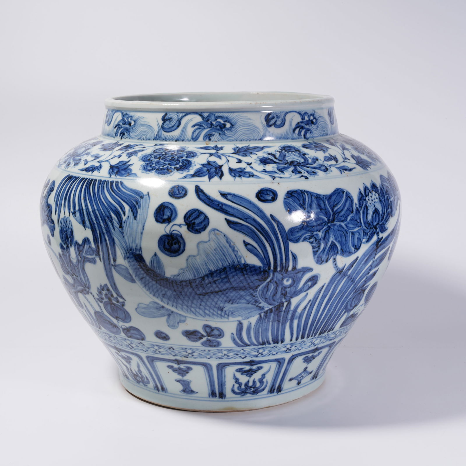 A BLUE-AND-WHITE FISH AND ALGAE MOTIF JAR (1 of 9)