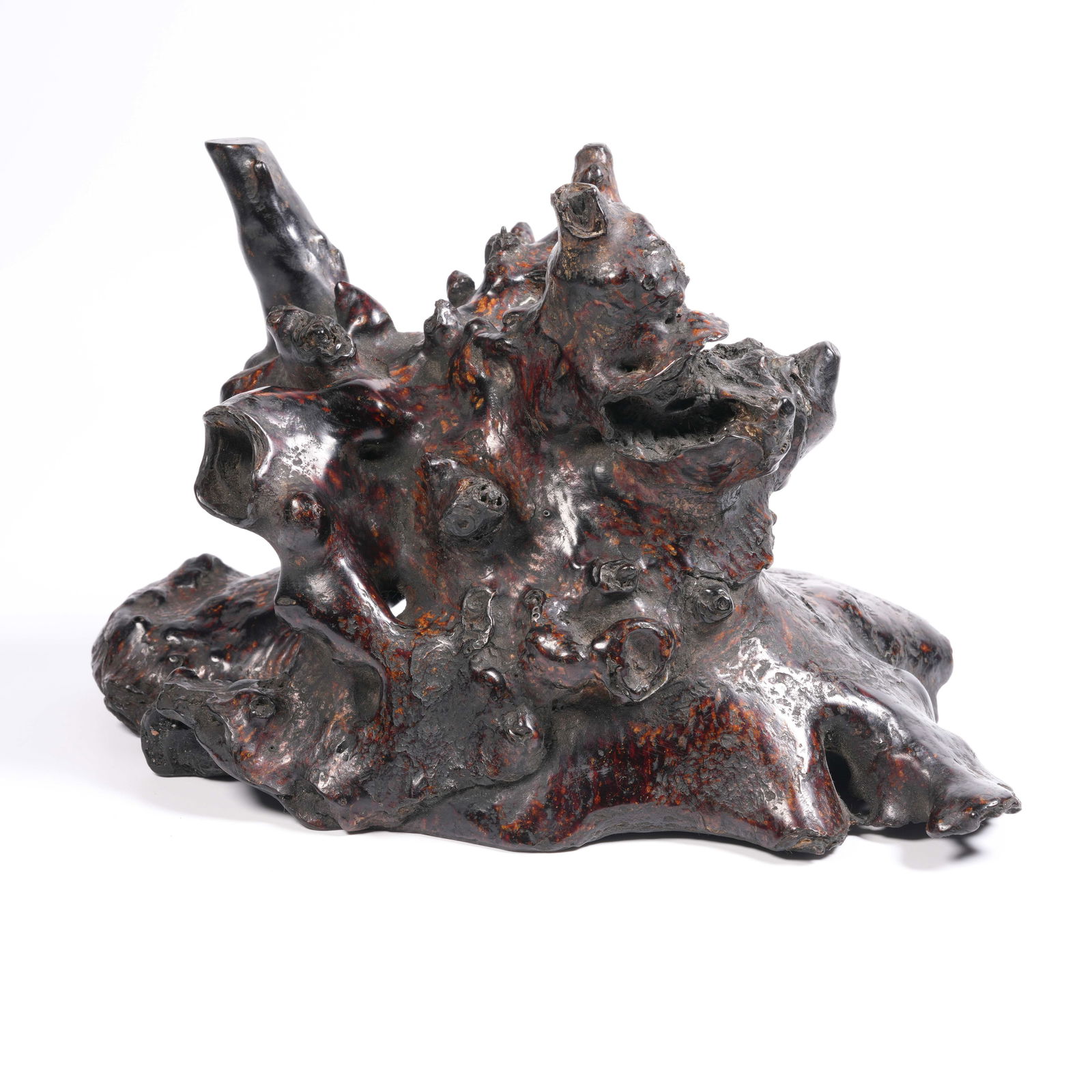 A HAILIU BURL FIGURINE: Hailiu Burl Figurine